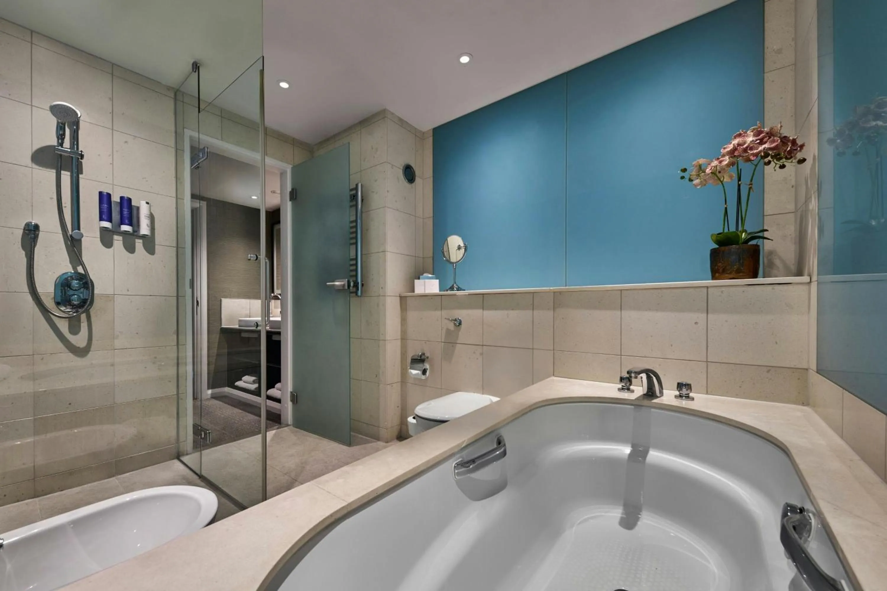 Photo of the whole room in The Glasshouse, Autograph Collection