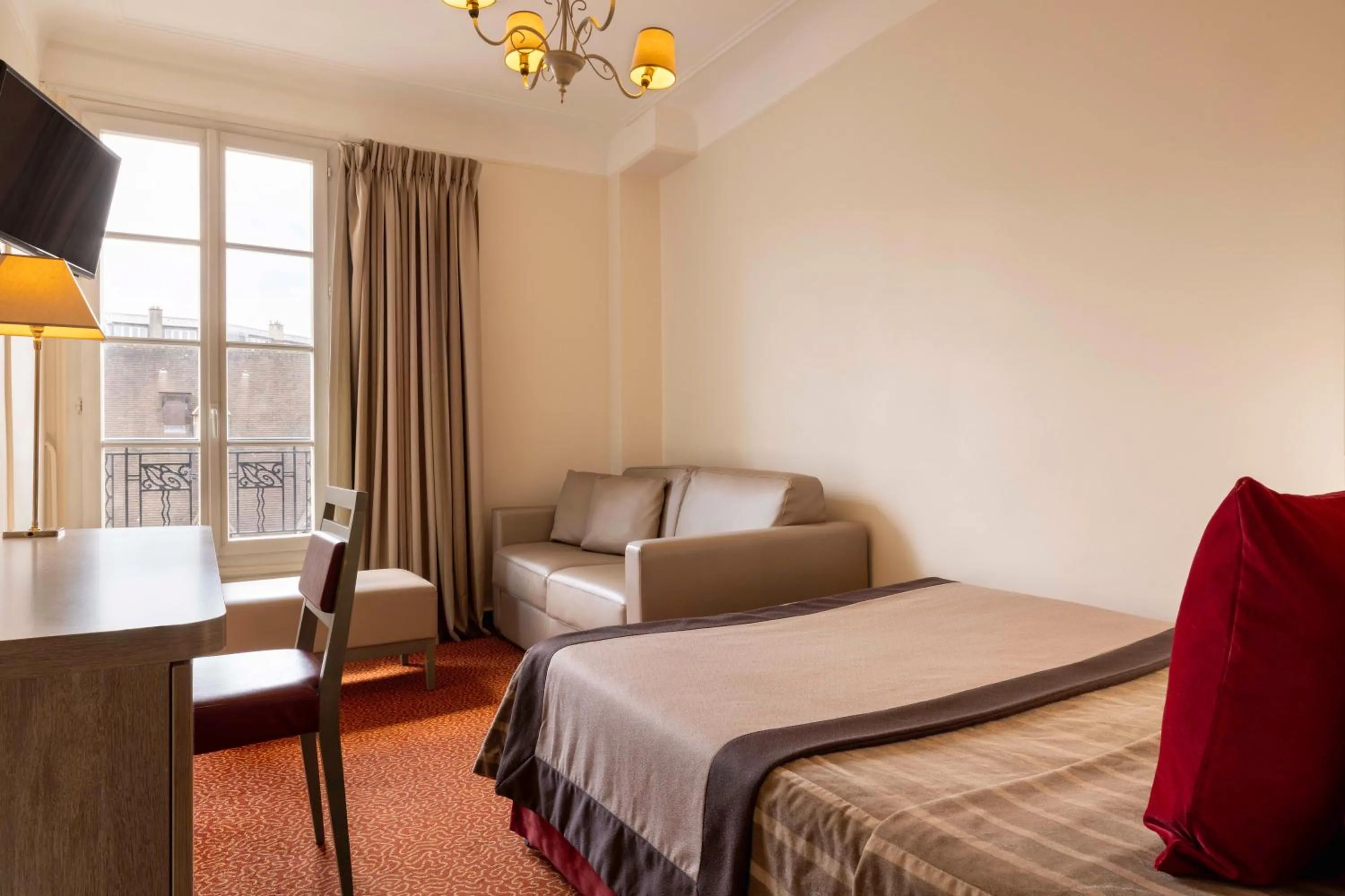 Photo of the whole room, Bed in Hôtel Saint Pierre