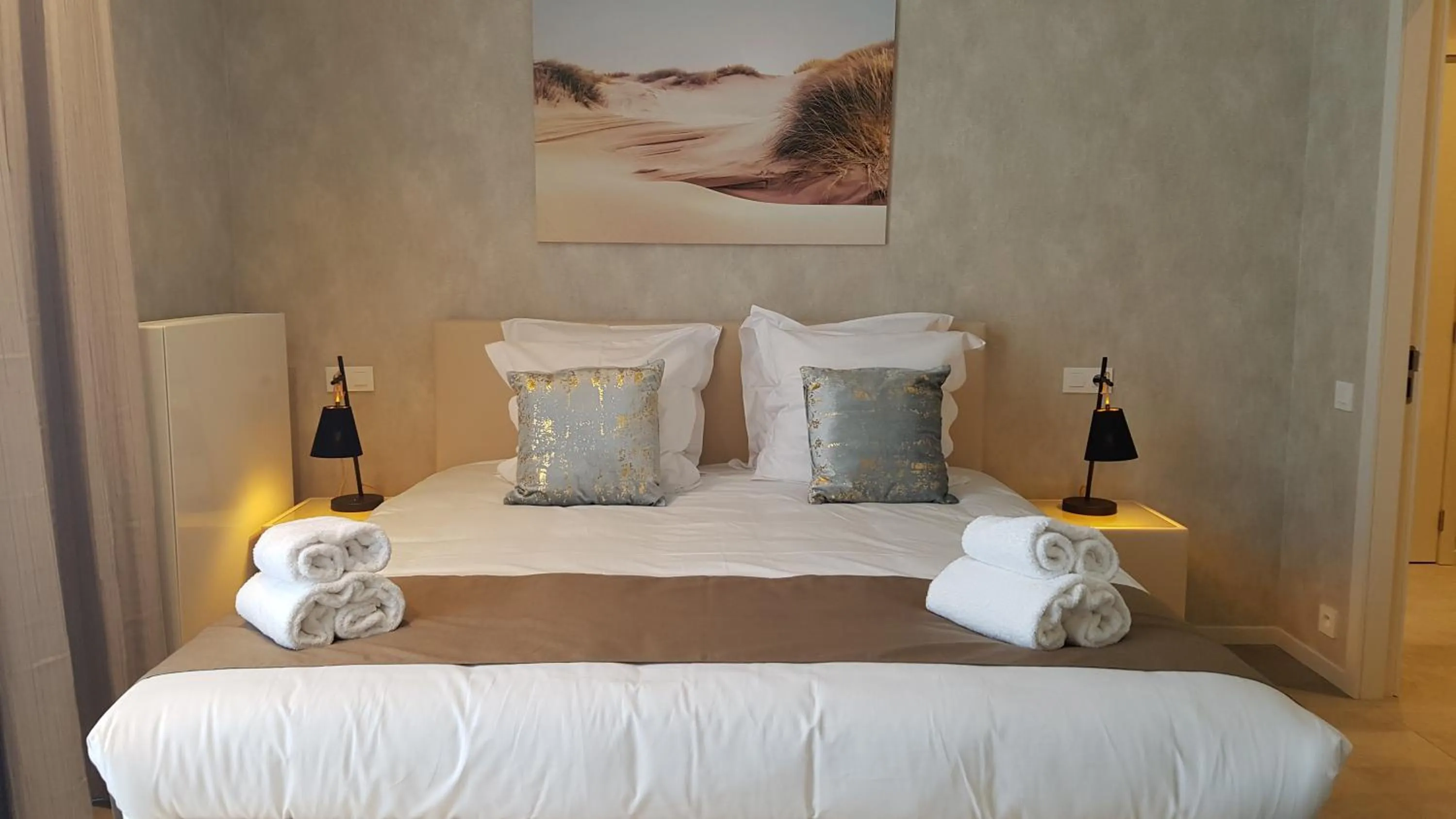 Bedroom, Bed in Hotel Acropolis " Op het sportiefste park van de kust "