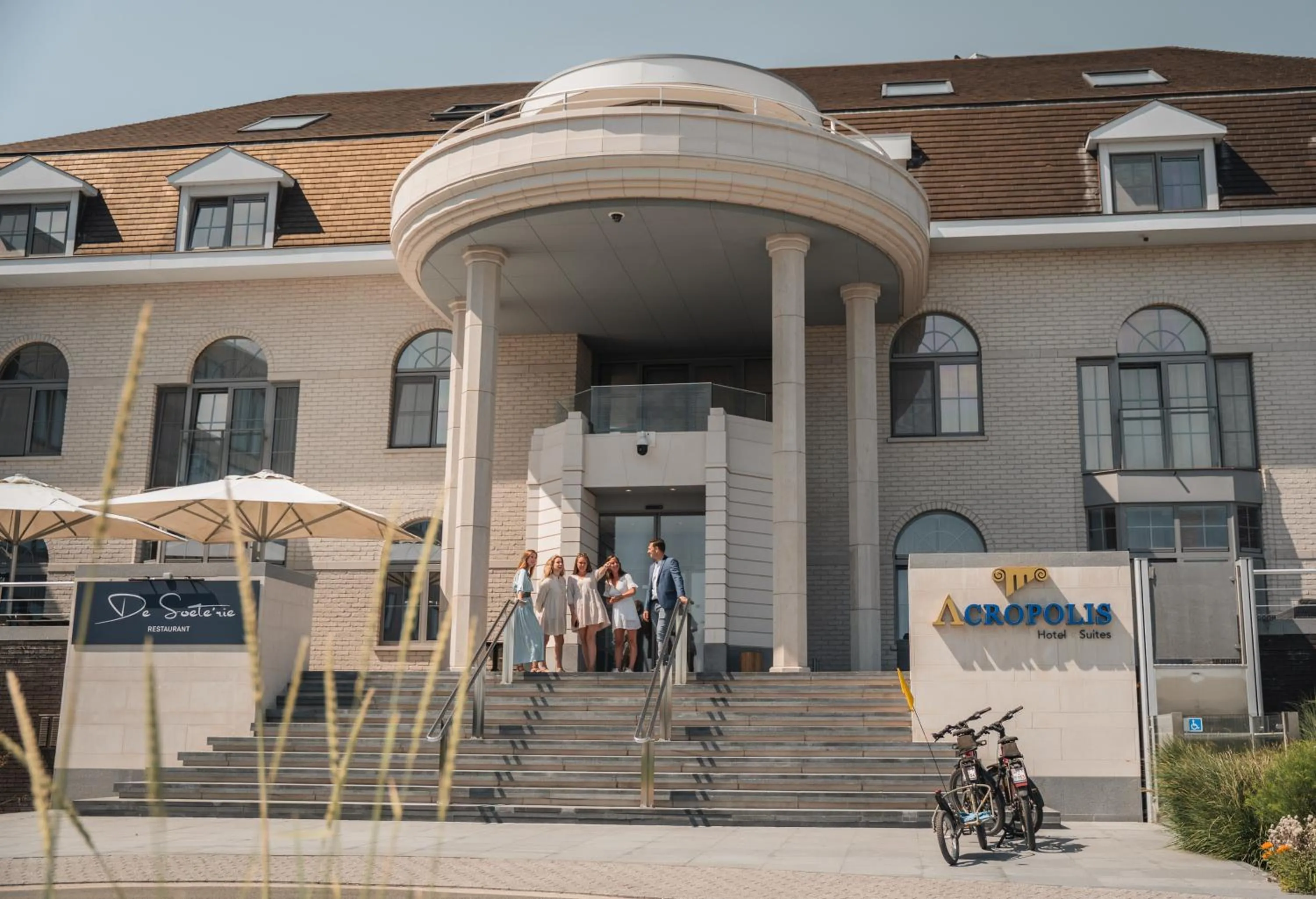 Property building in Hotel Acropolis " Op het sportiefste park van de kust "