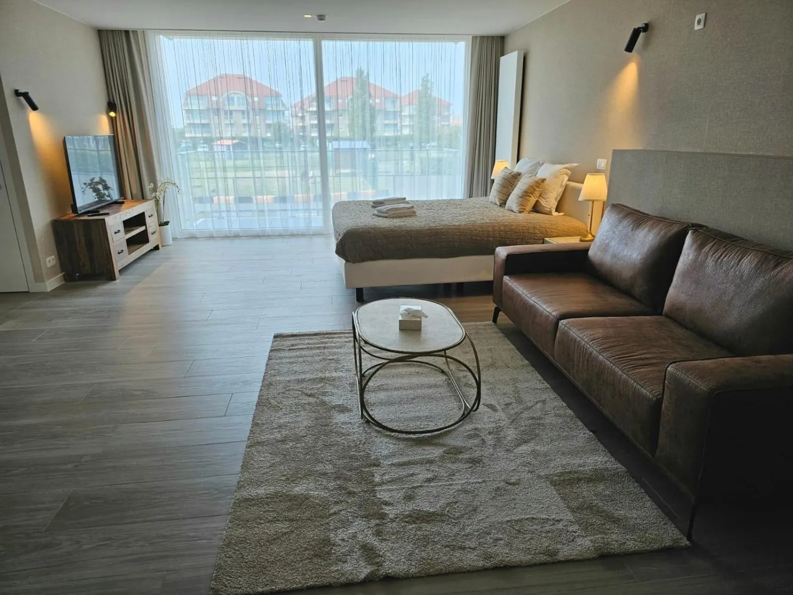 Seating area in Hotel Acropolis " Op het sportiefste park van de kust "