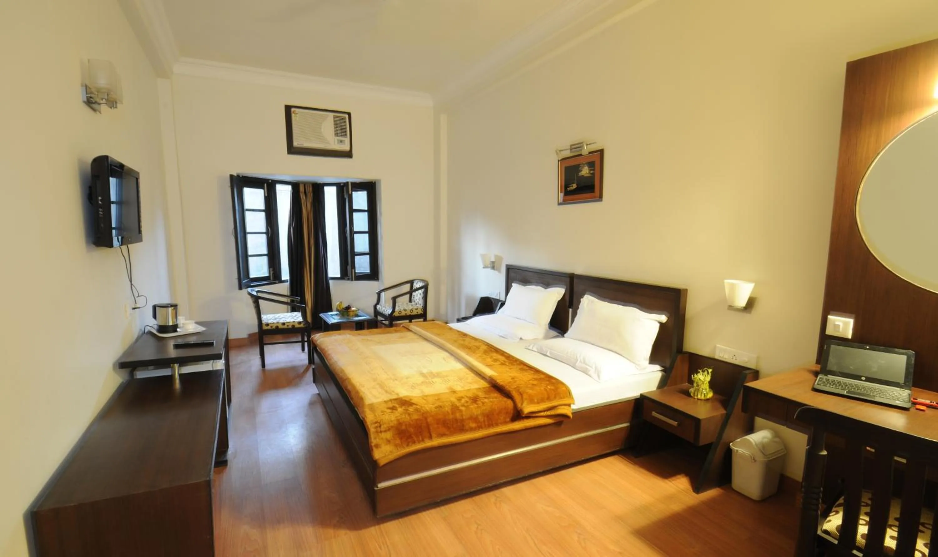 Photo of the whole room, Bed in Hotel Hong Kong Inn