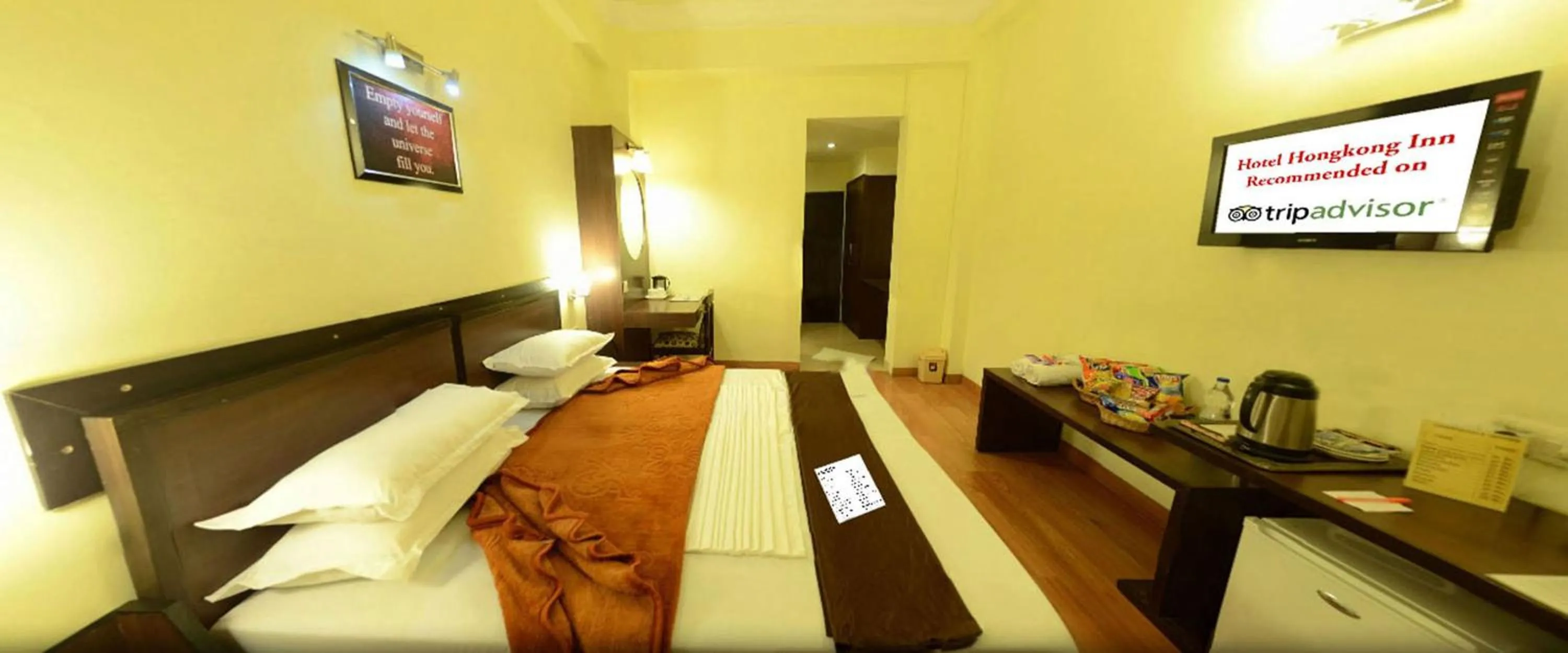 Night, Bed in Hotel Hong Kong Inn