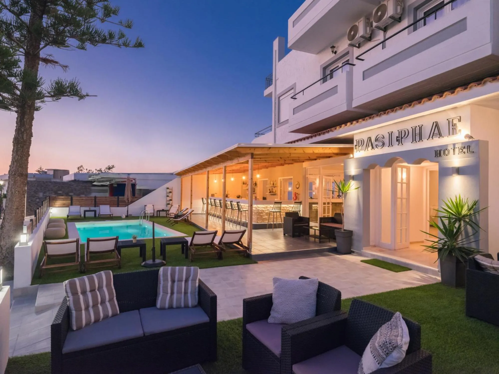 Facade/entrance in Pasiphae Hotel