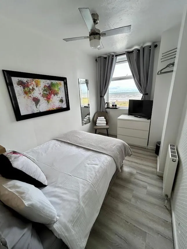 Bed in Sandford Promenade