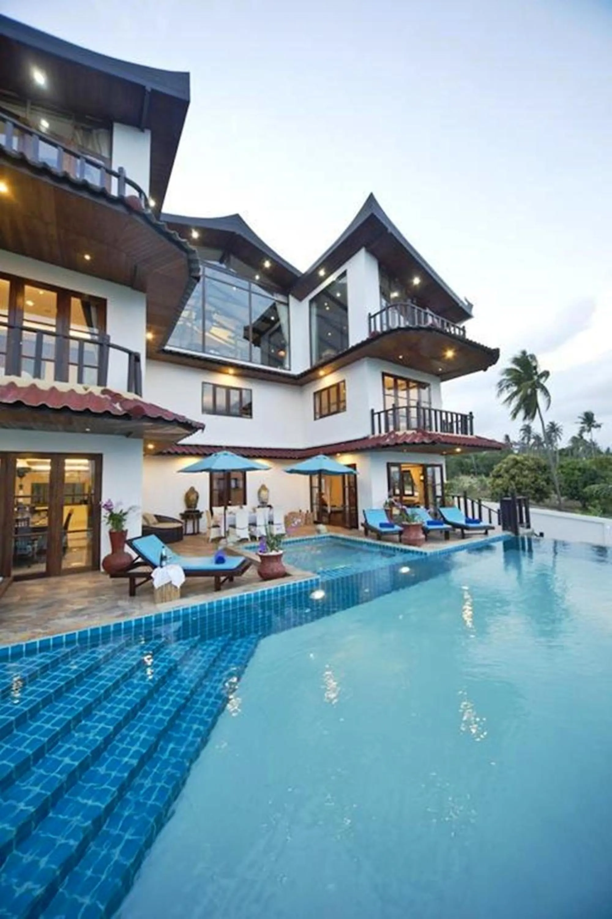 Facade/entrance in Paradise Island Estate