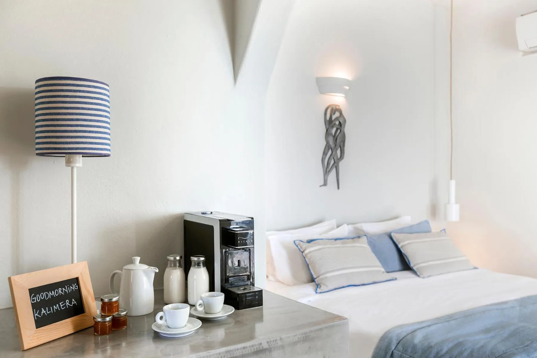 Coffee/tea facilities, Bed in Blue Dolphins Apartments