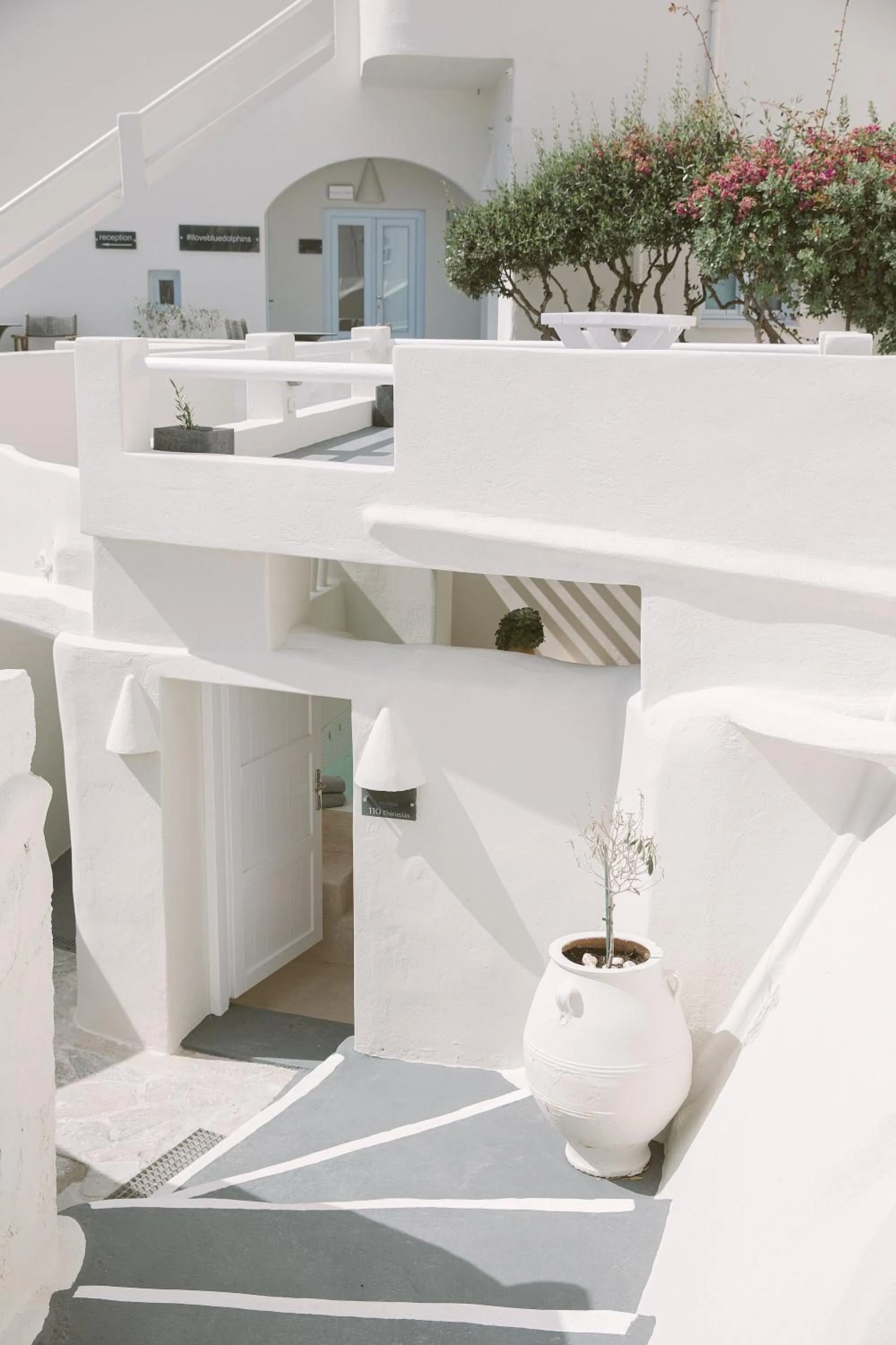 Blue Dolphins Apartments