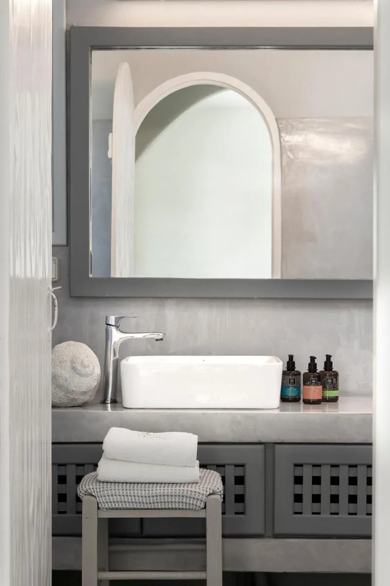 Bathroom in Blue Dolphins Apartments