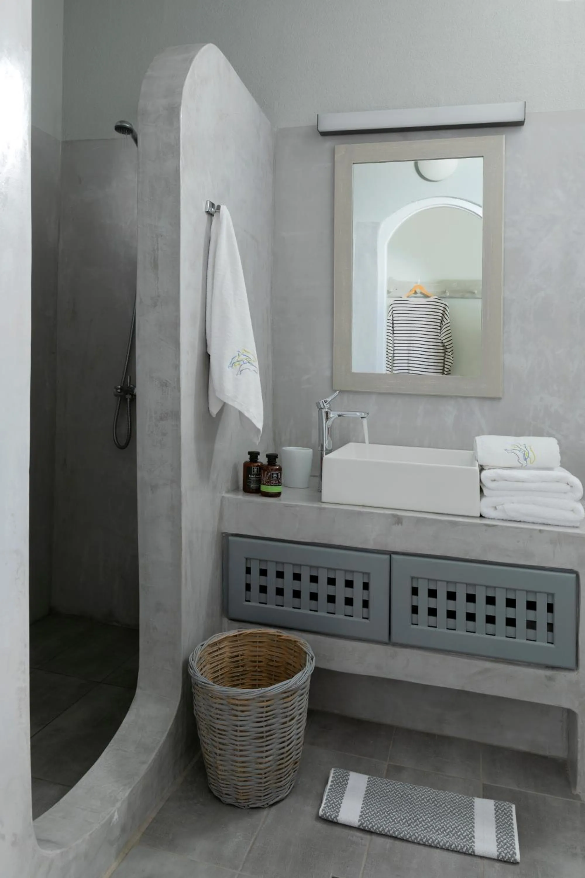 Bathroom in Blue Dolphins Apartments