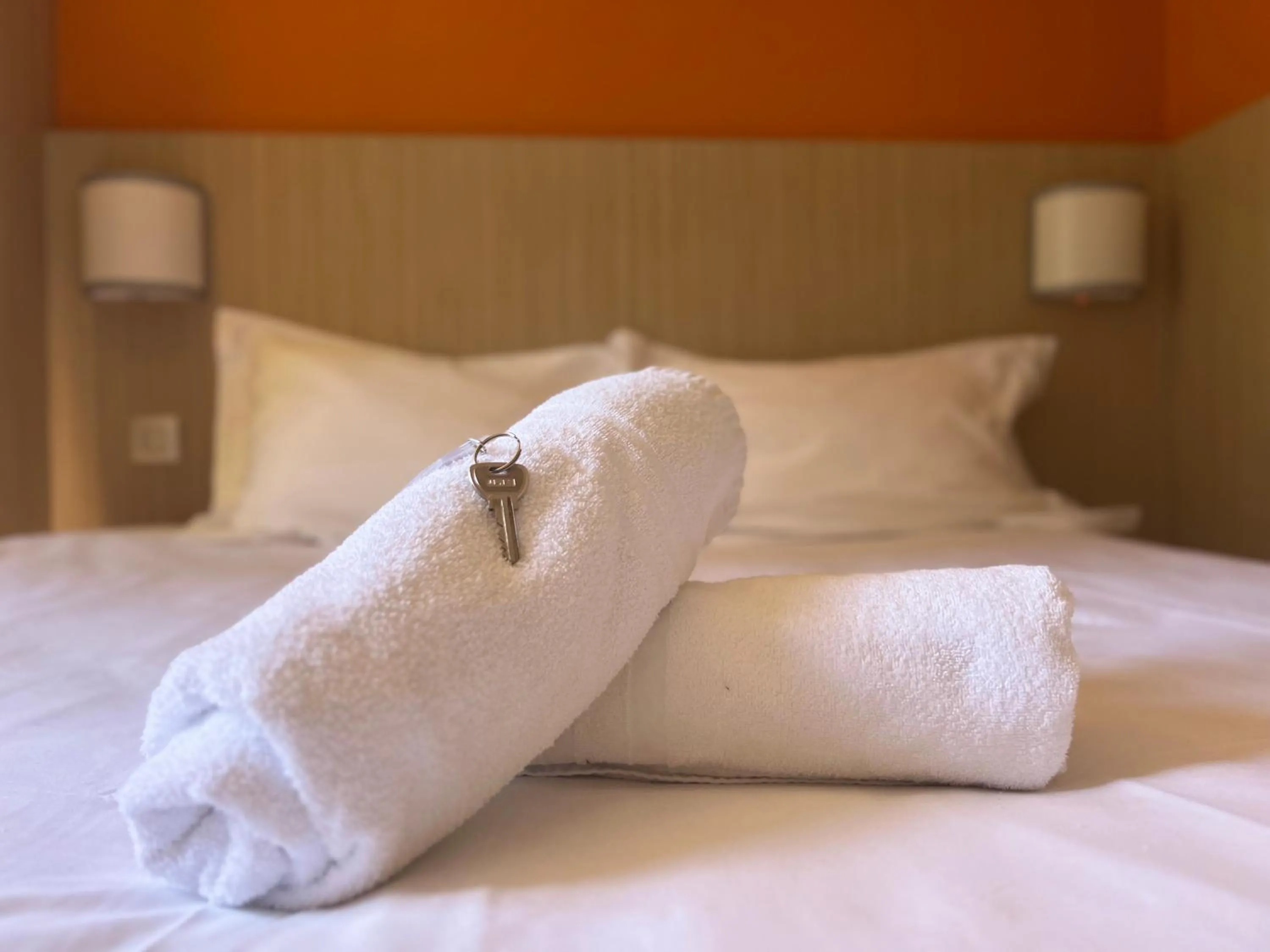 towels, Bed in Première Classe Toulouse Nord - L'Union