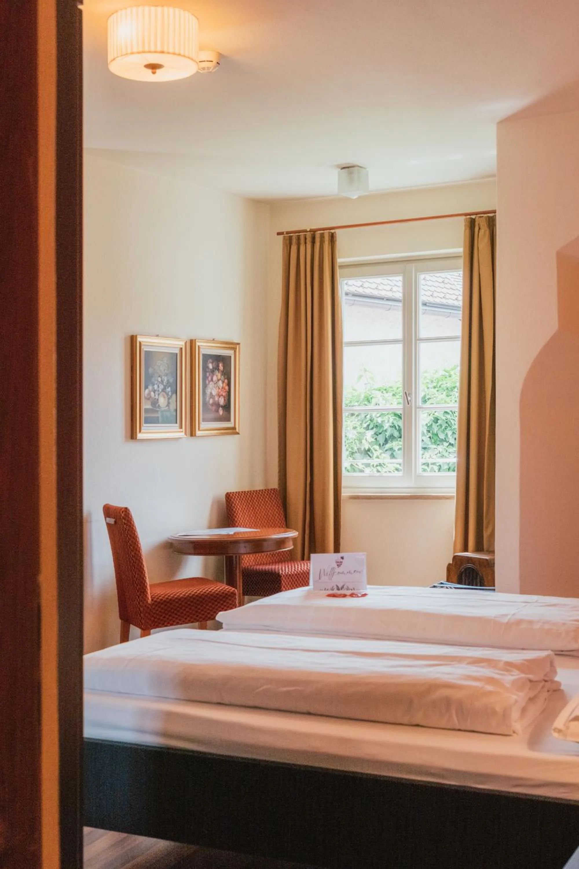 Bedroom, Bed in Hotel Traube