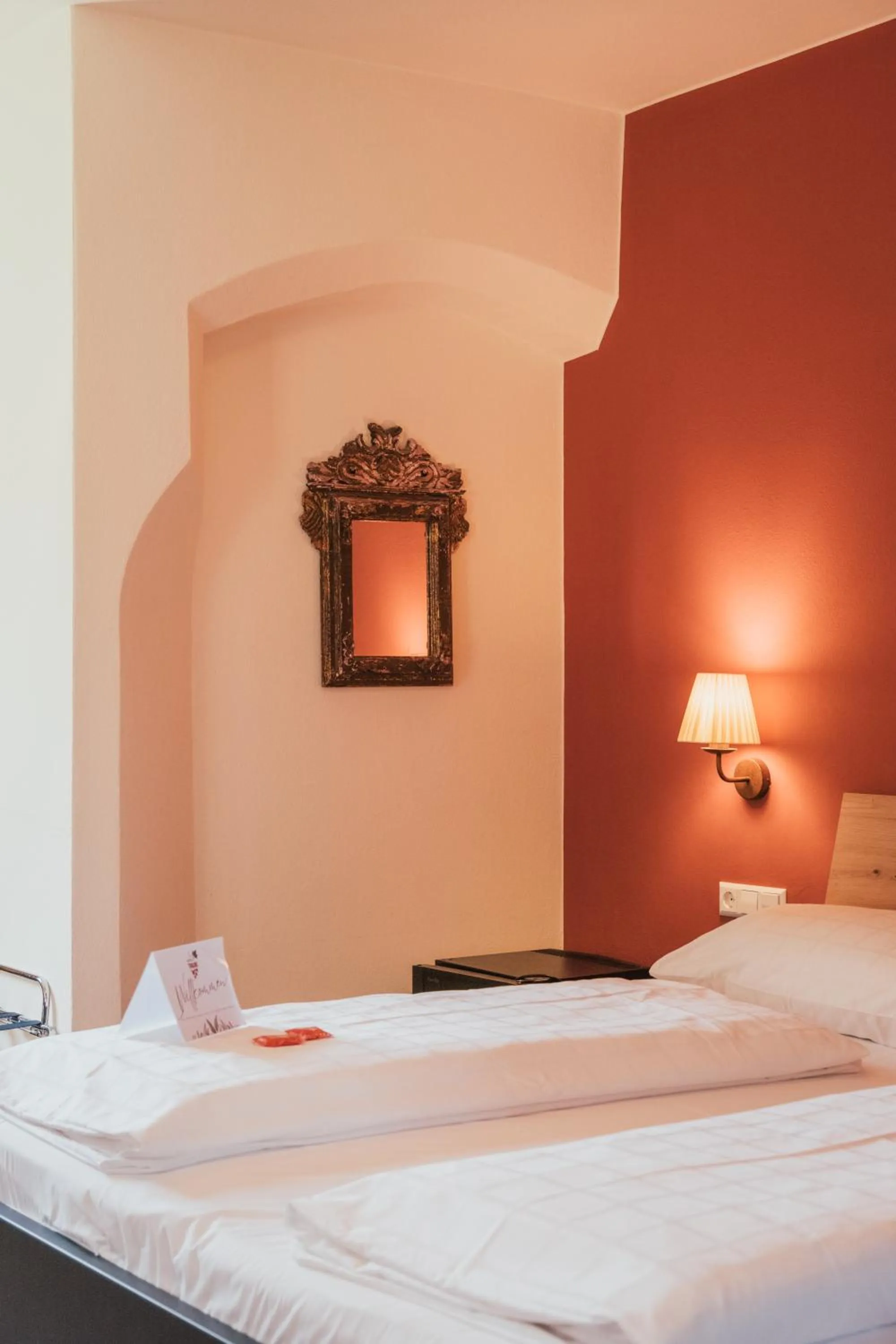 Bedroom, Bed in Hotel Traube