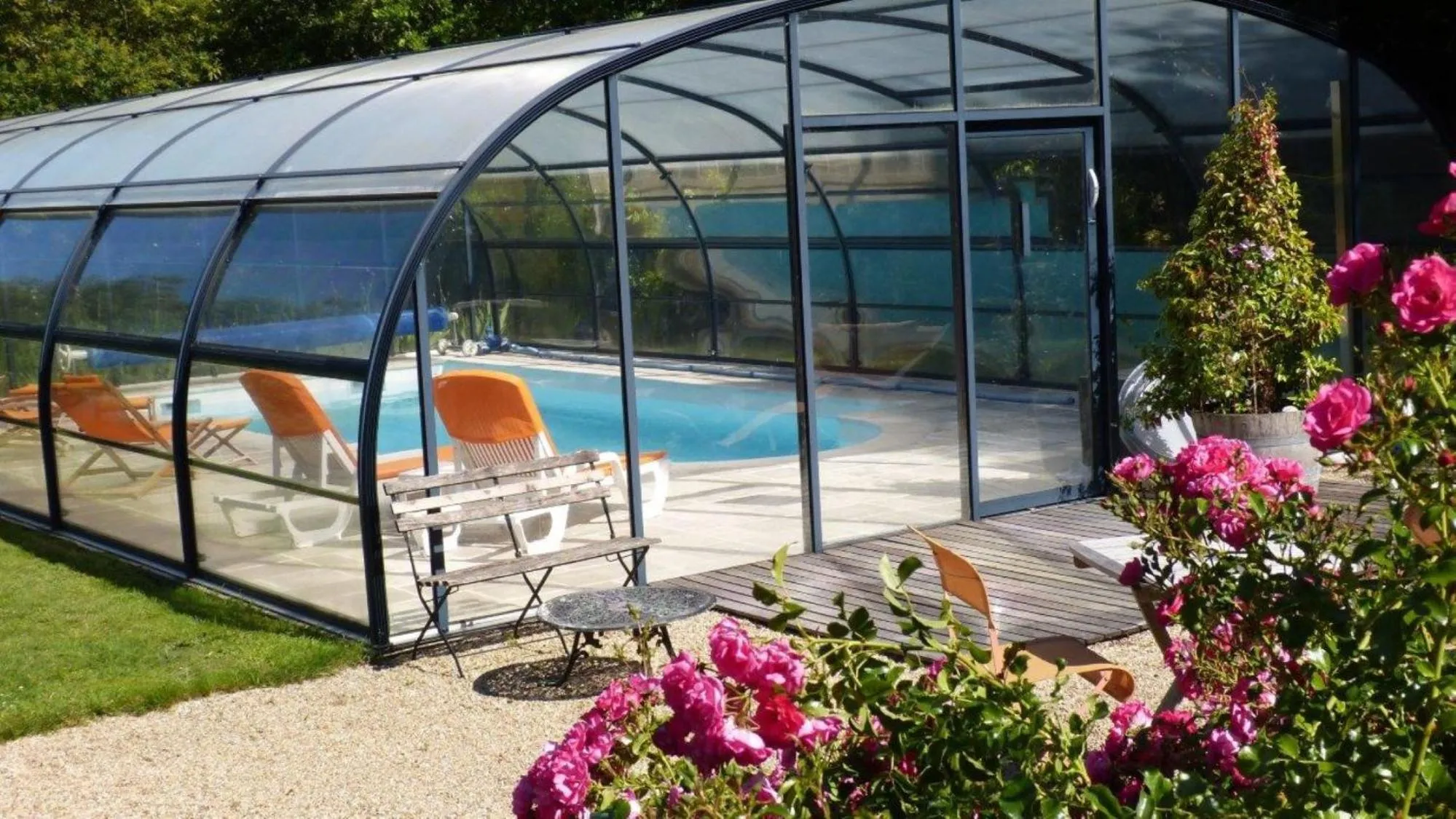 Pool view in l'Arbre Voyageur