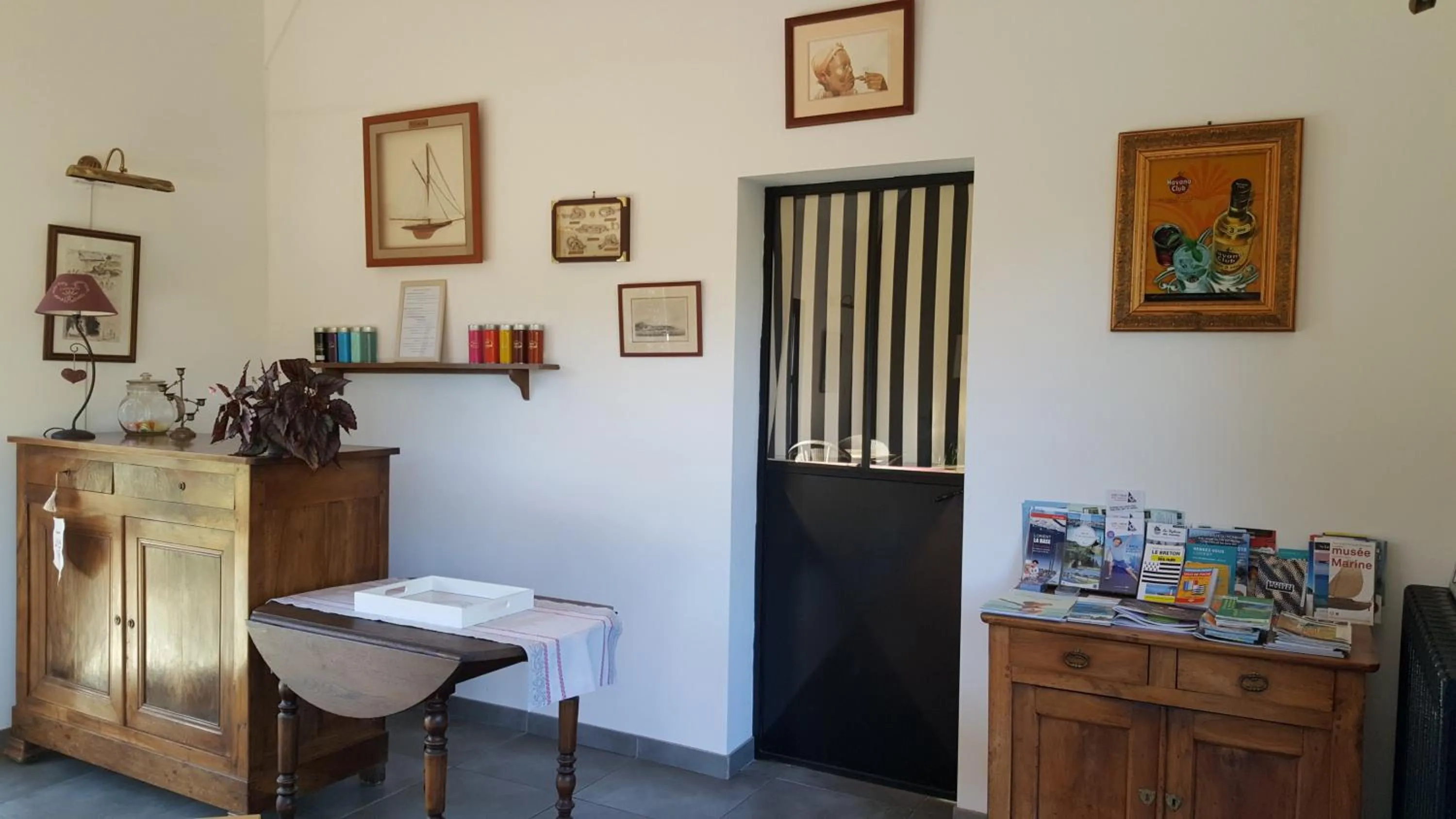 Dining area in l'Arbre Voyageur