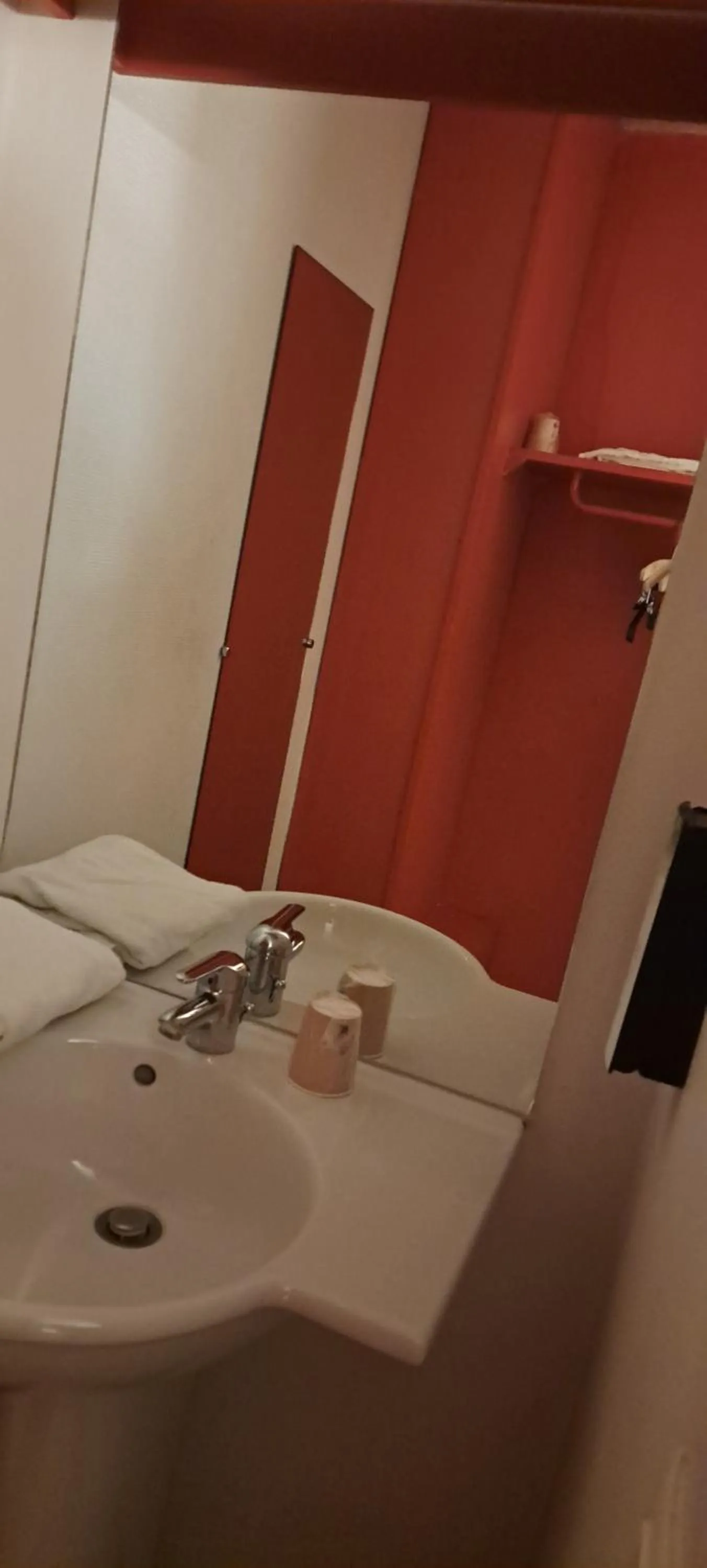 Bathroom in Hotel HECO Lyon sud Vienne