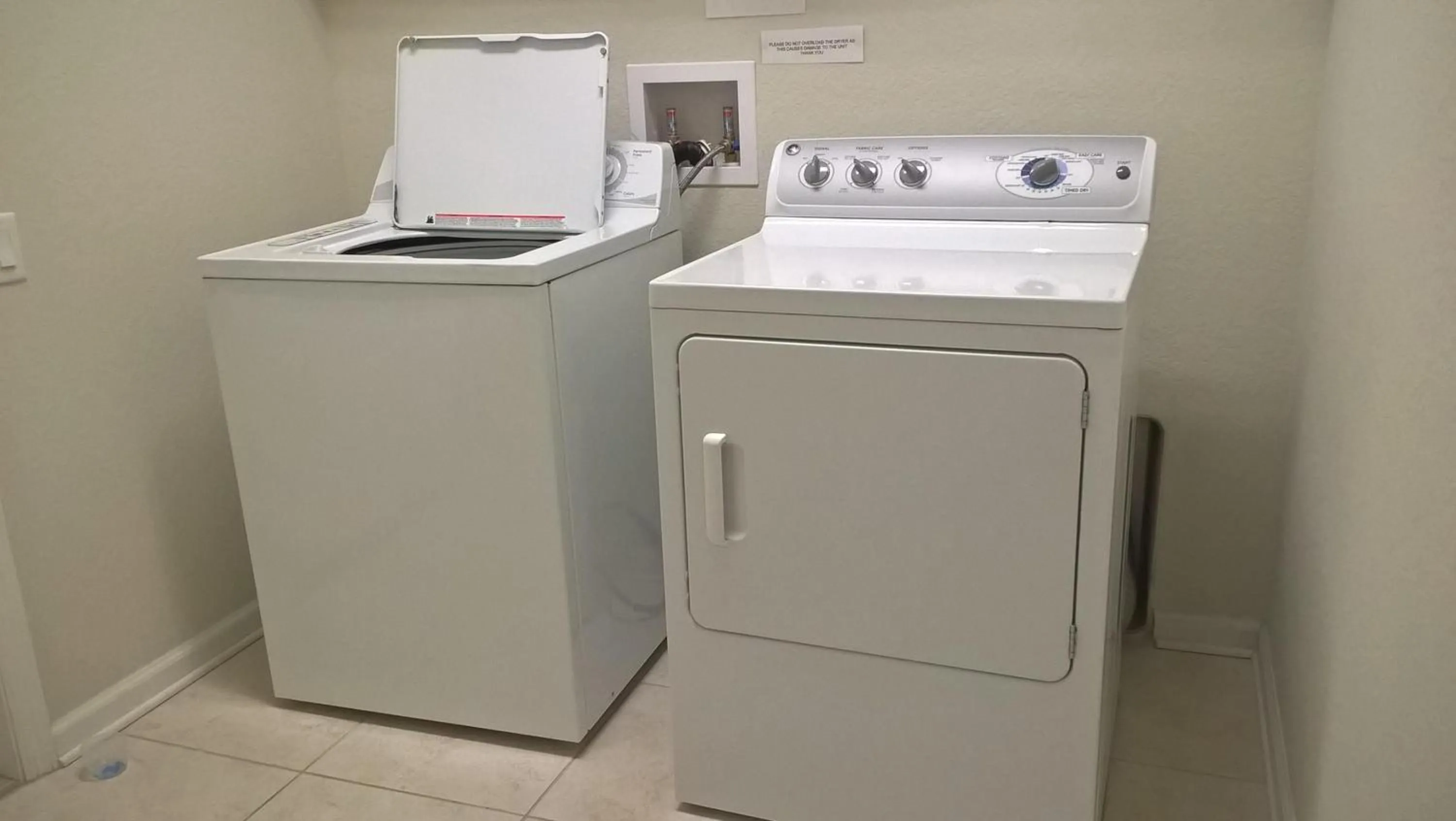 washing machine in Flagstone Villa