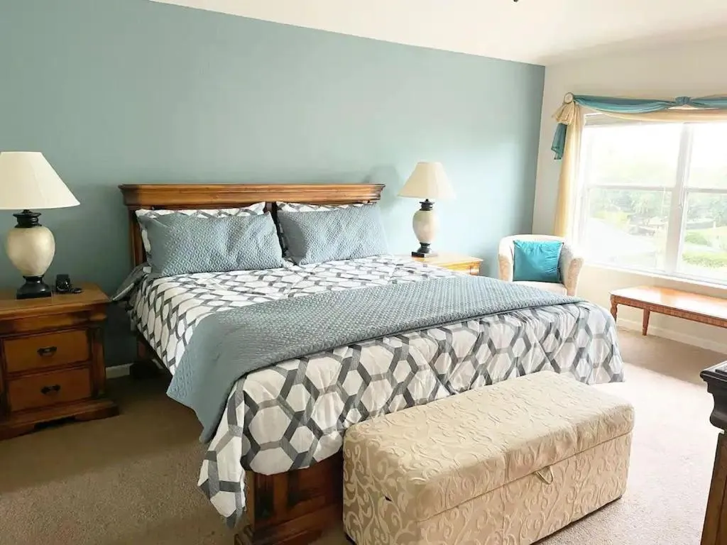 Bedroom, Bed in Flagstone Villa
