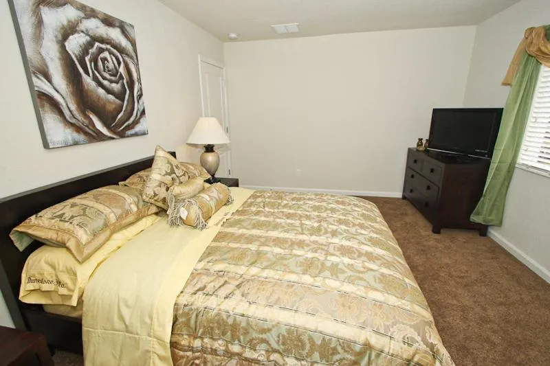 Bedroom, Bed in Flagstone Villa