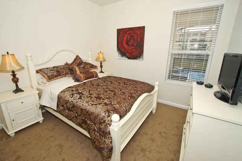 Bedroom, Bed in Flagstone Villa