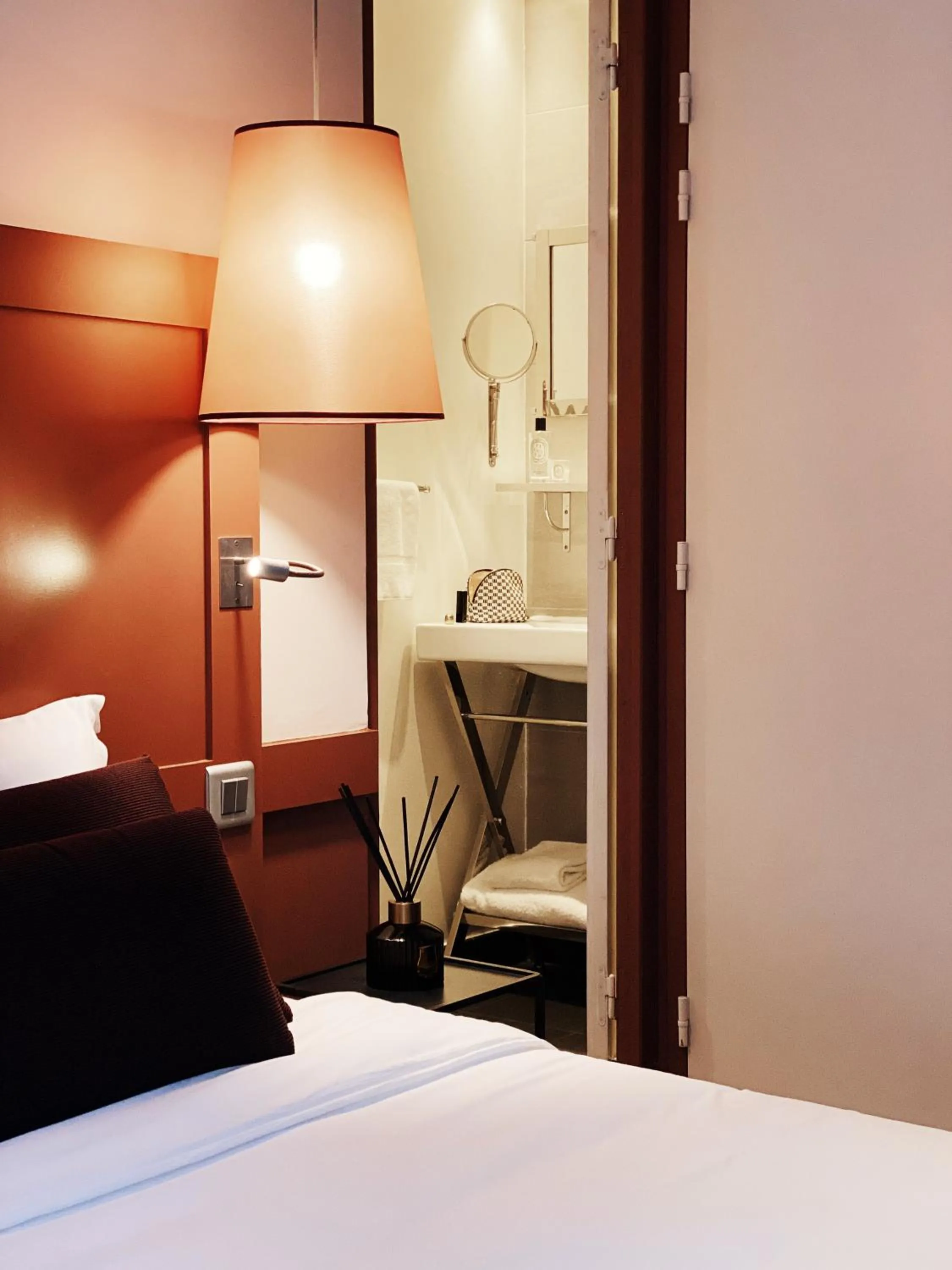 Bathroom, Bed in La Maison des Armateurs