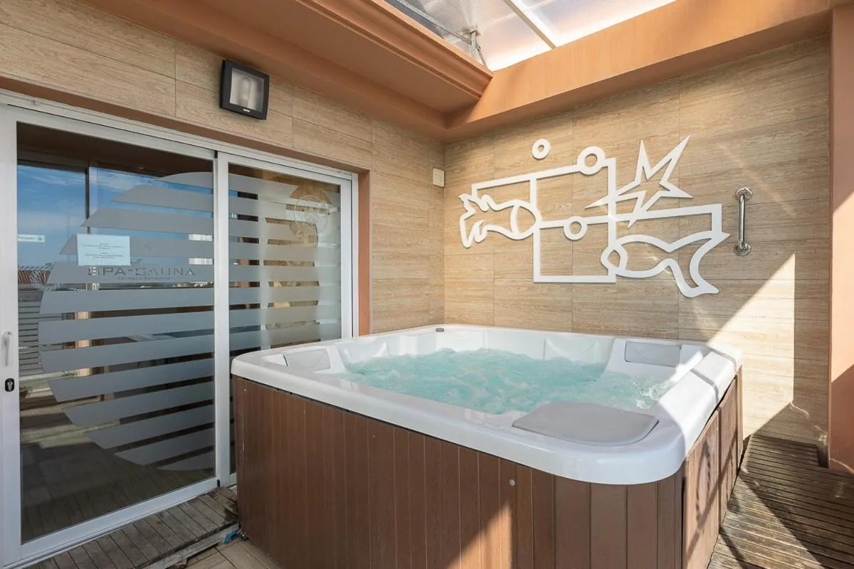 Hot Tub in Apartamentos Guerrero