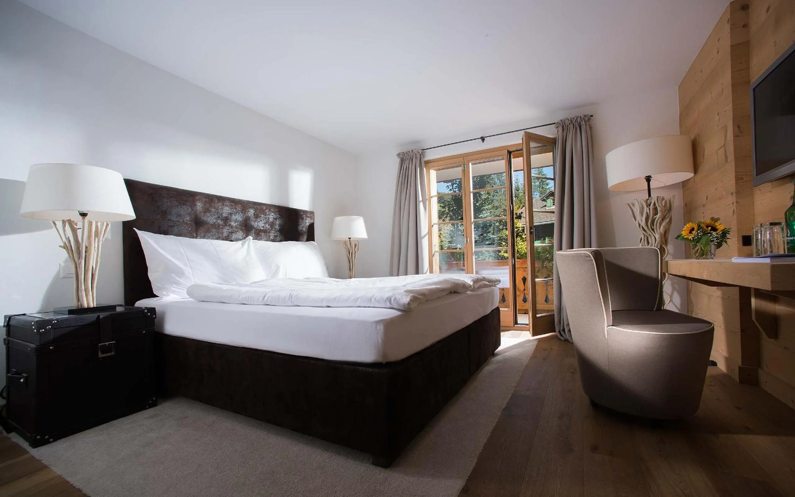 Photo of the whole room, Bed in Hotel des Alpes Superieur