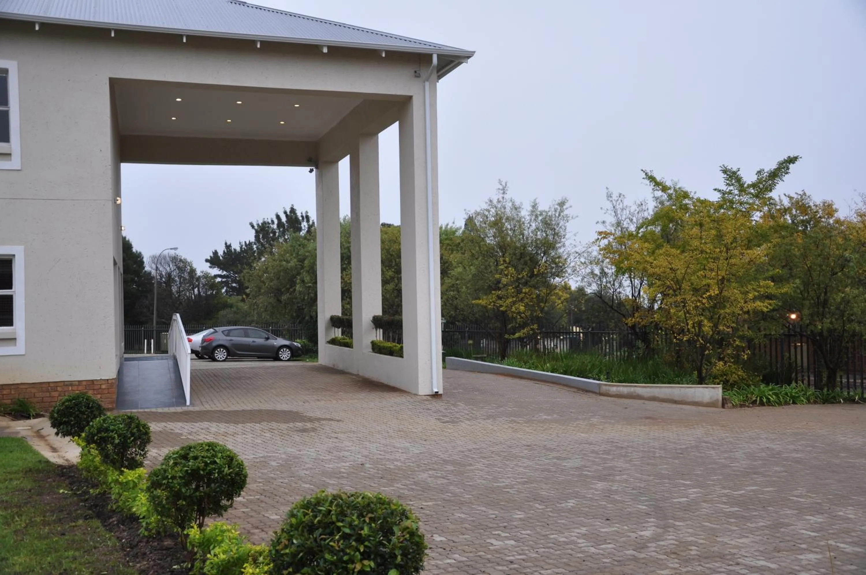 Facade/entrance in Vetho 2 Apartments OR Tambo Airport