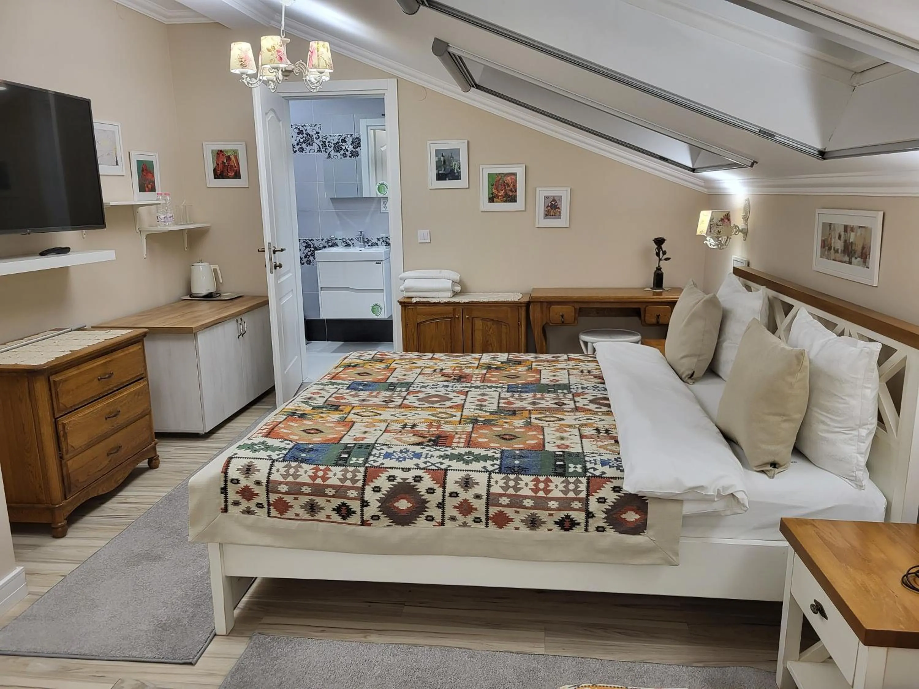 Photo of the whole room, Bed in Hotel Odeon