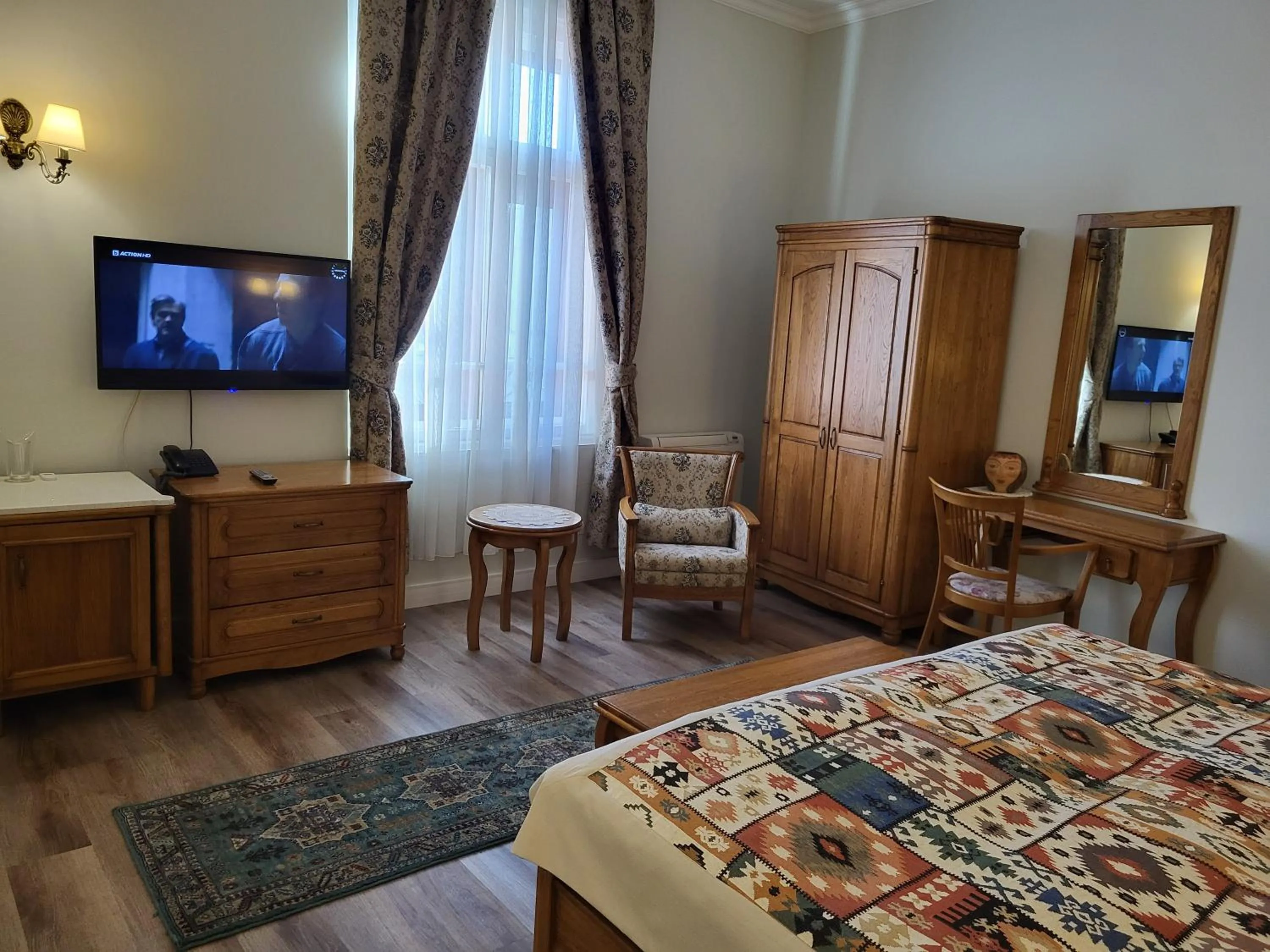 Photo of the whole room, Bed in Hotel Odeon