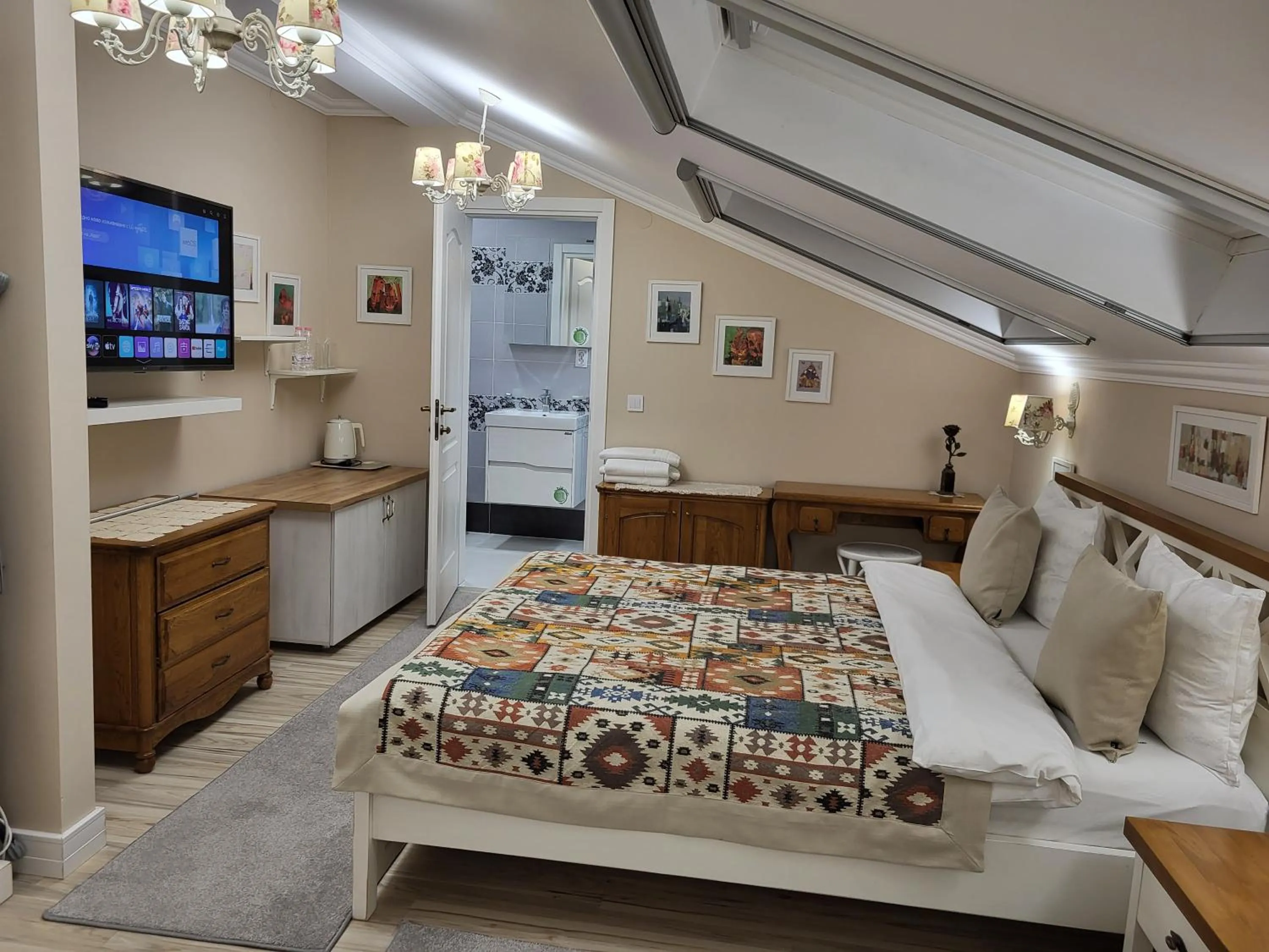 Photo of the whole room, Bed in Hotel Odeon