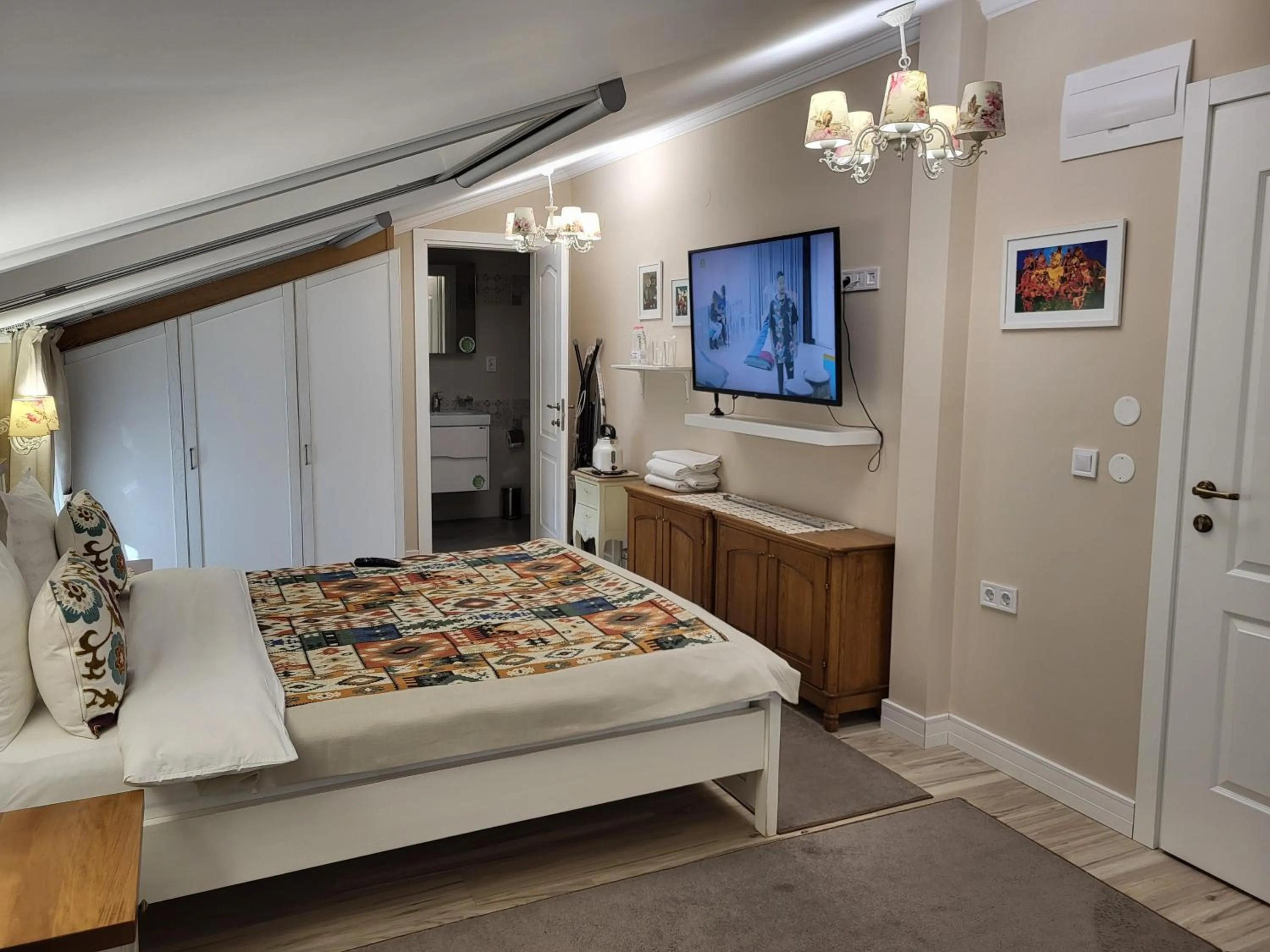 Photo of the whole room, Bed in Hotel Odeon