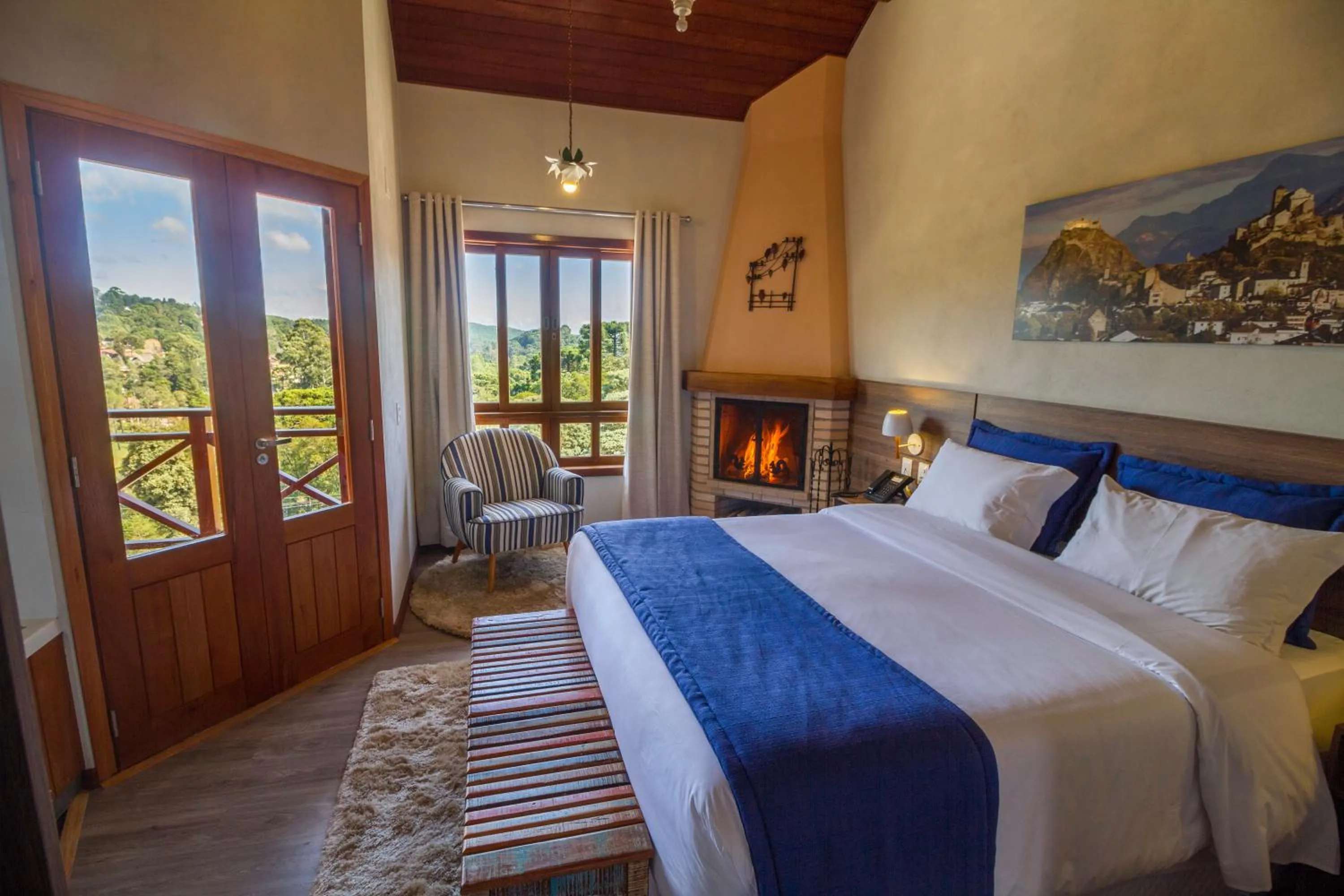 View (from property/room), Bed in Pousada Suiça Mineira Centro