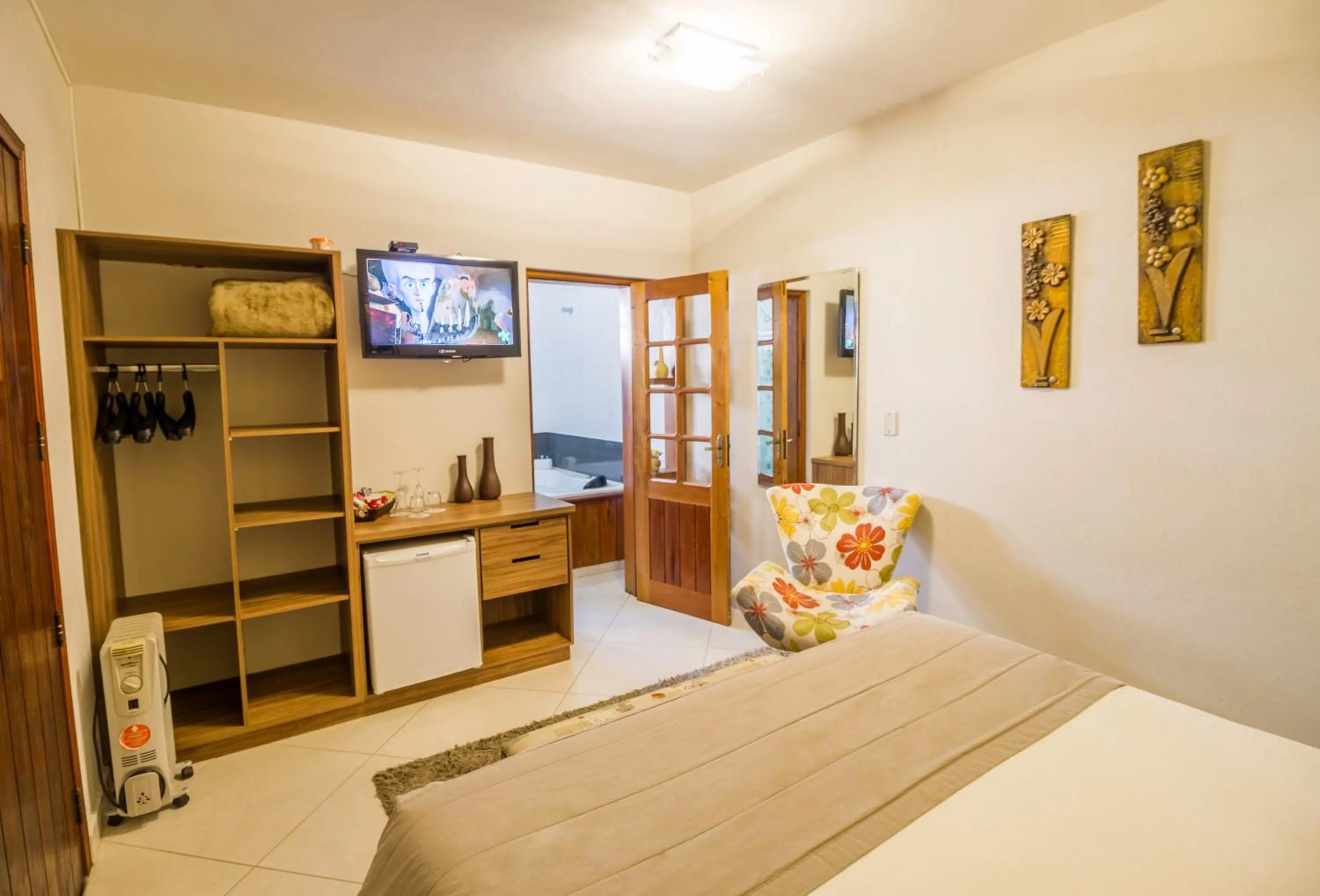 Photo of the whole room, Bed in Pousada Suiça Mineira Centro