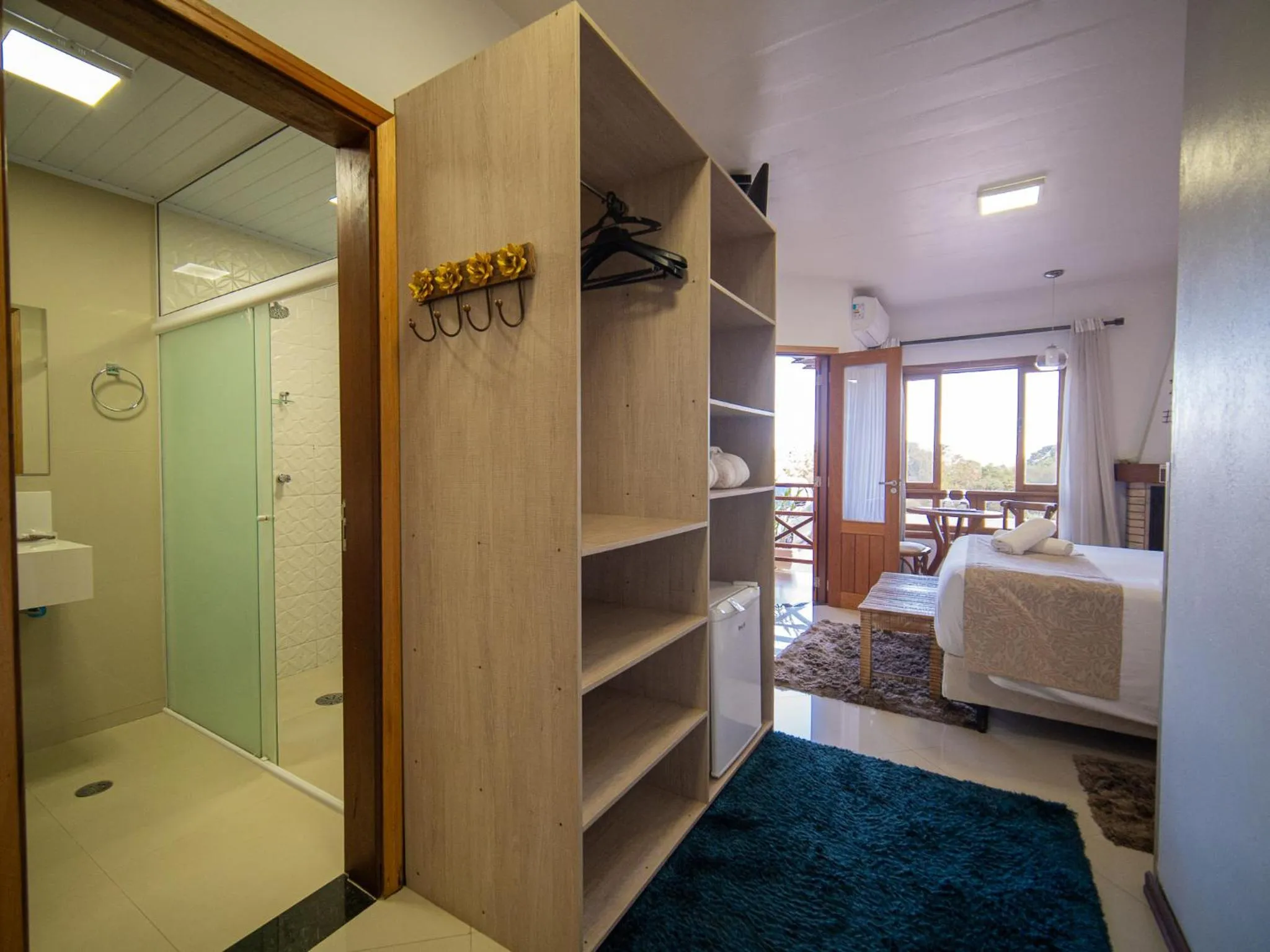 Shower, Bed in Pousada Suiça Mineira Centro