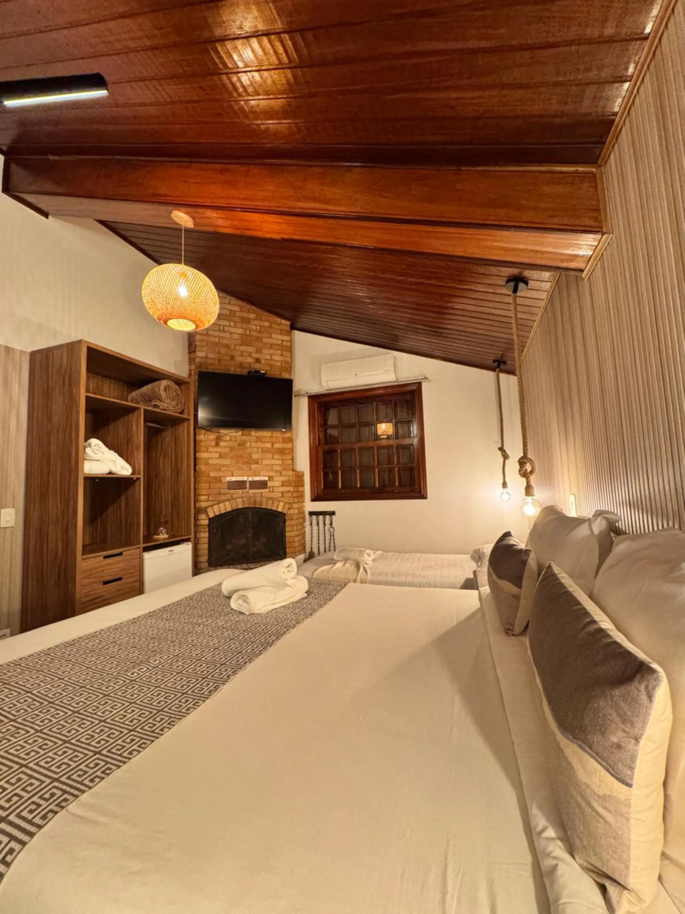 Photo of the whole room, Bed in Pousada Suiça Mineira Centro