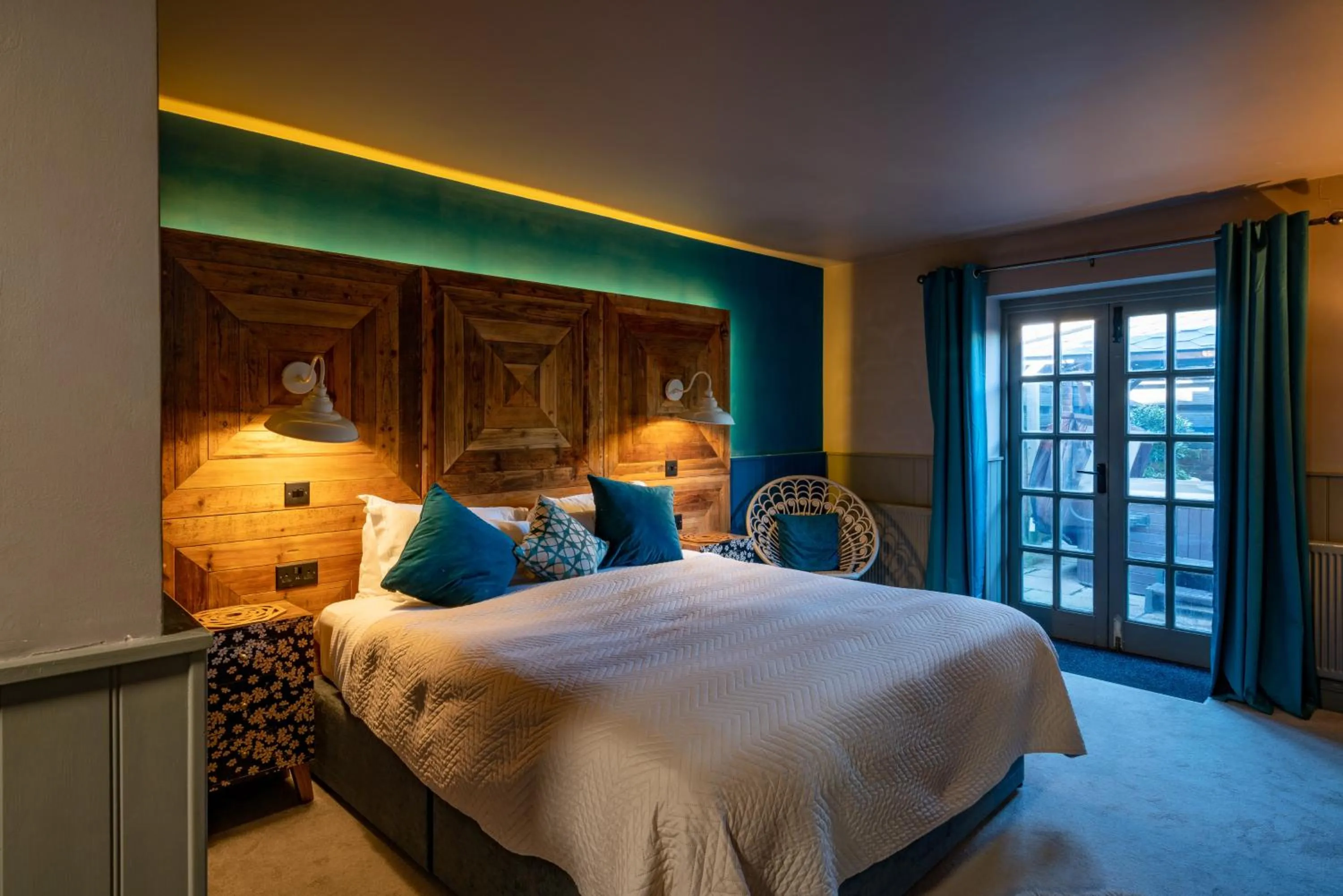 Photo of the whole room, Bed in Crab & Boar