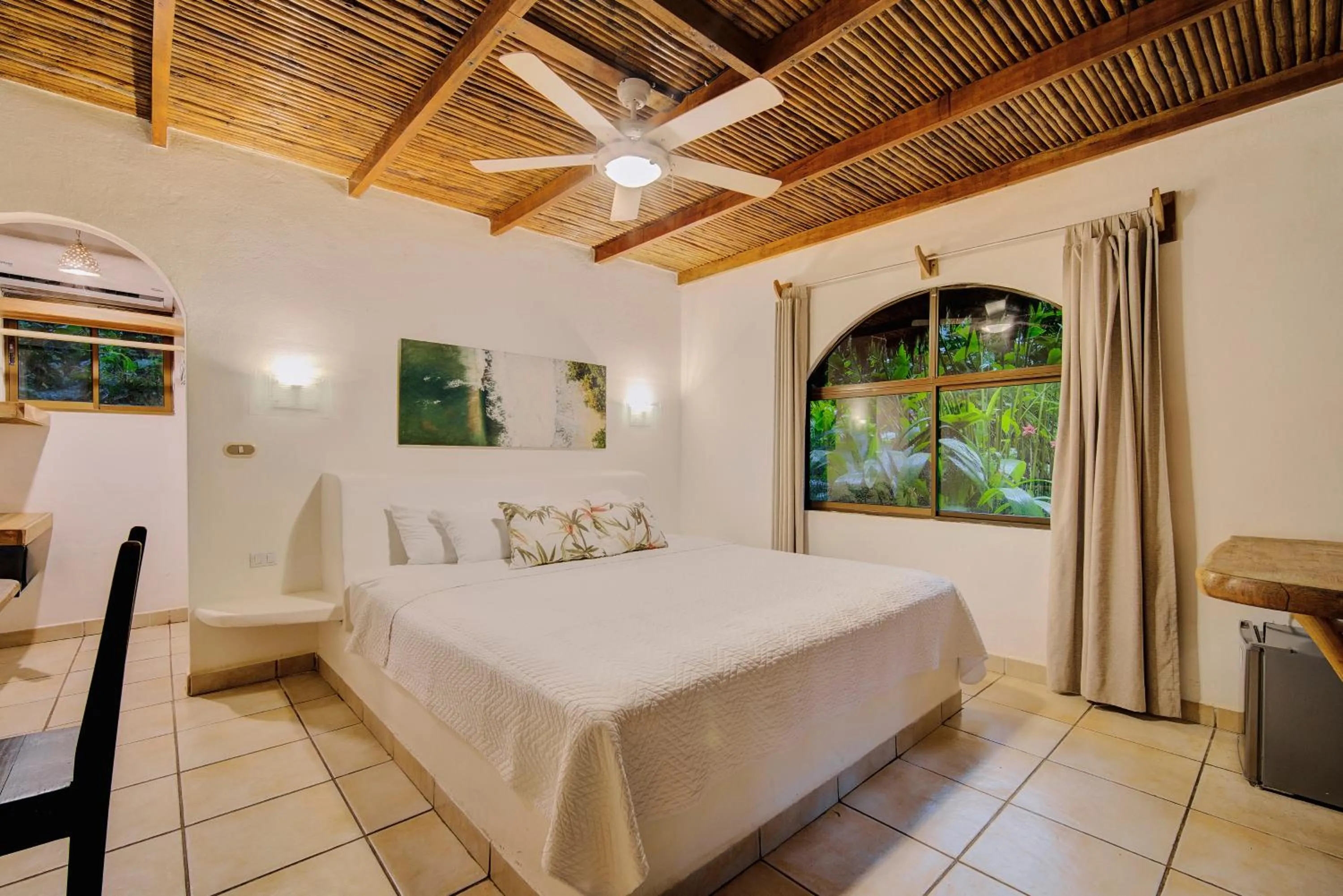 Bed in Cariblue Beach and Jungle Resort