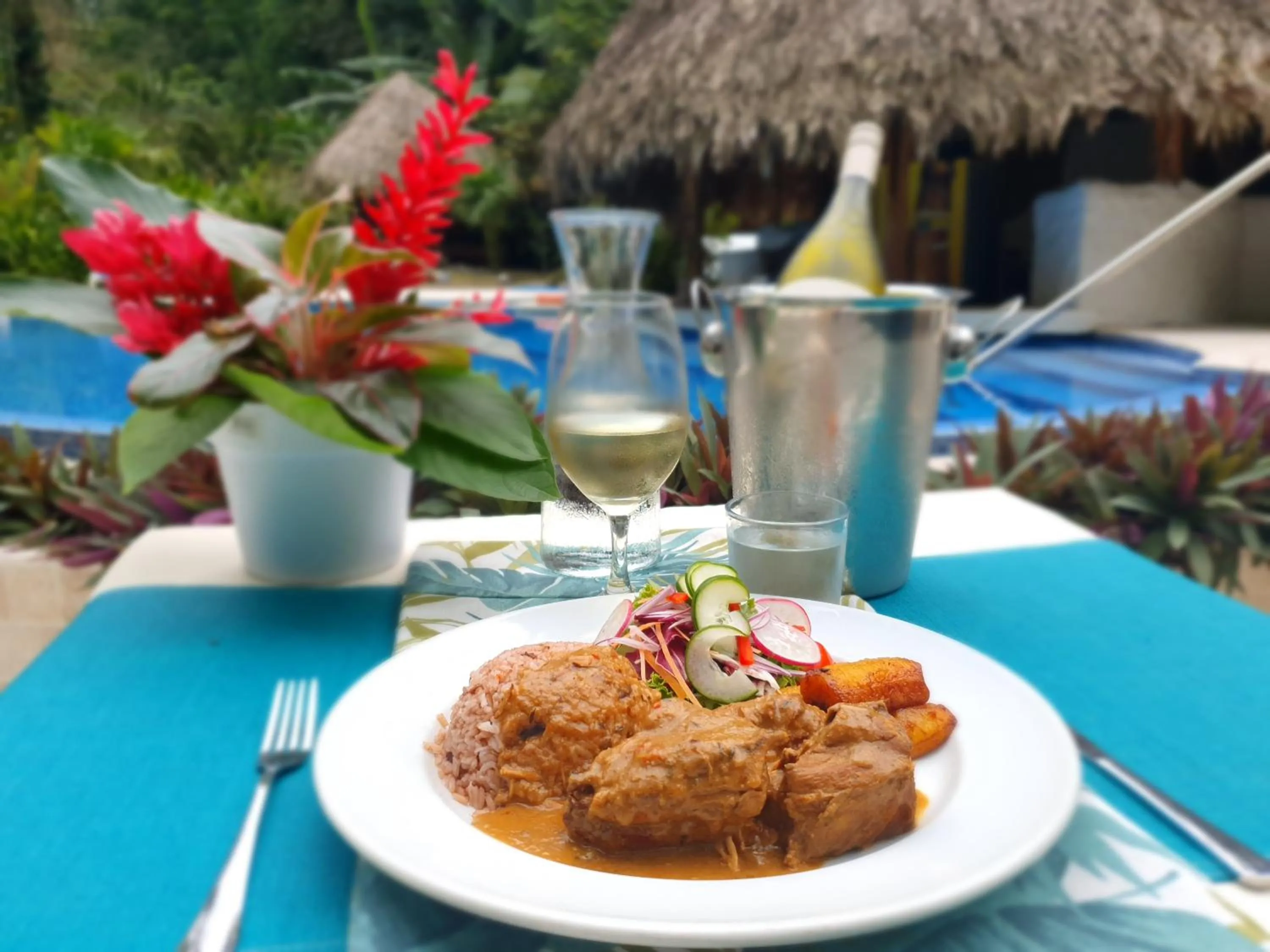 Restaurant/places to eat in Cariblue Beach and Jungle Resort