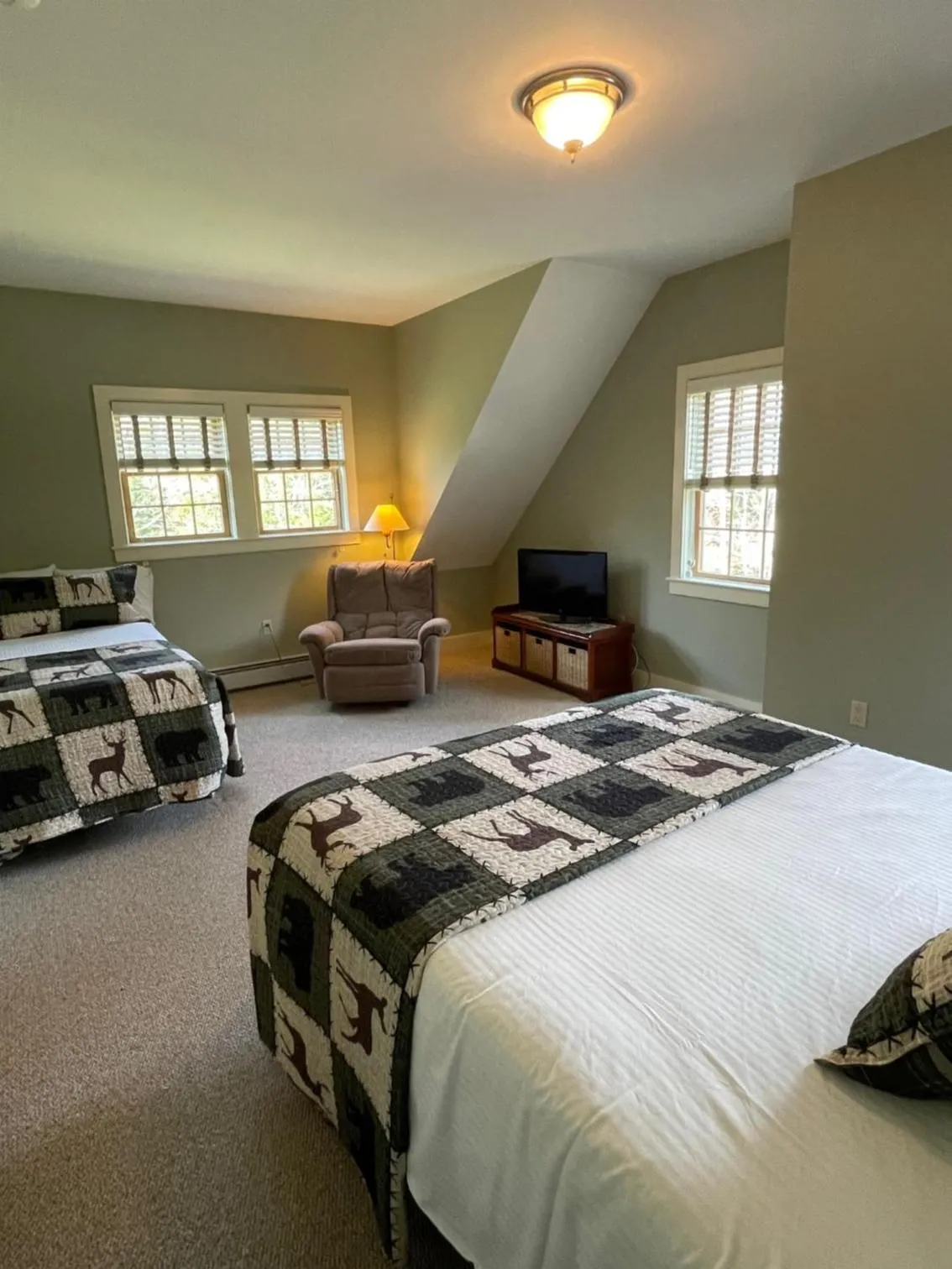 Bed in The Snowed Inn