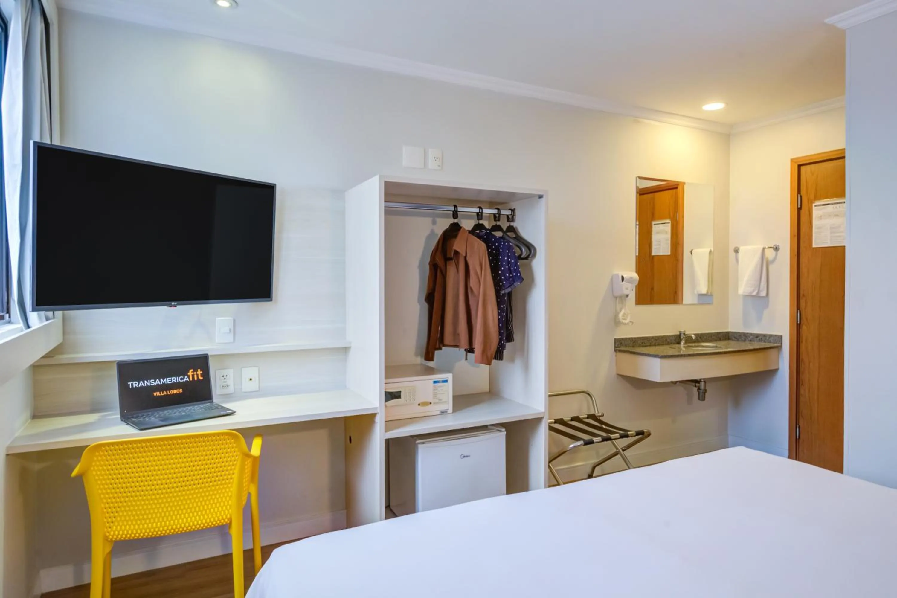 Bedroom, Bed in Transamerica Fit Villa Lobos