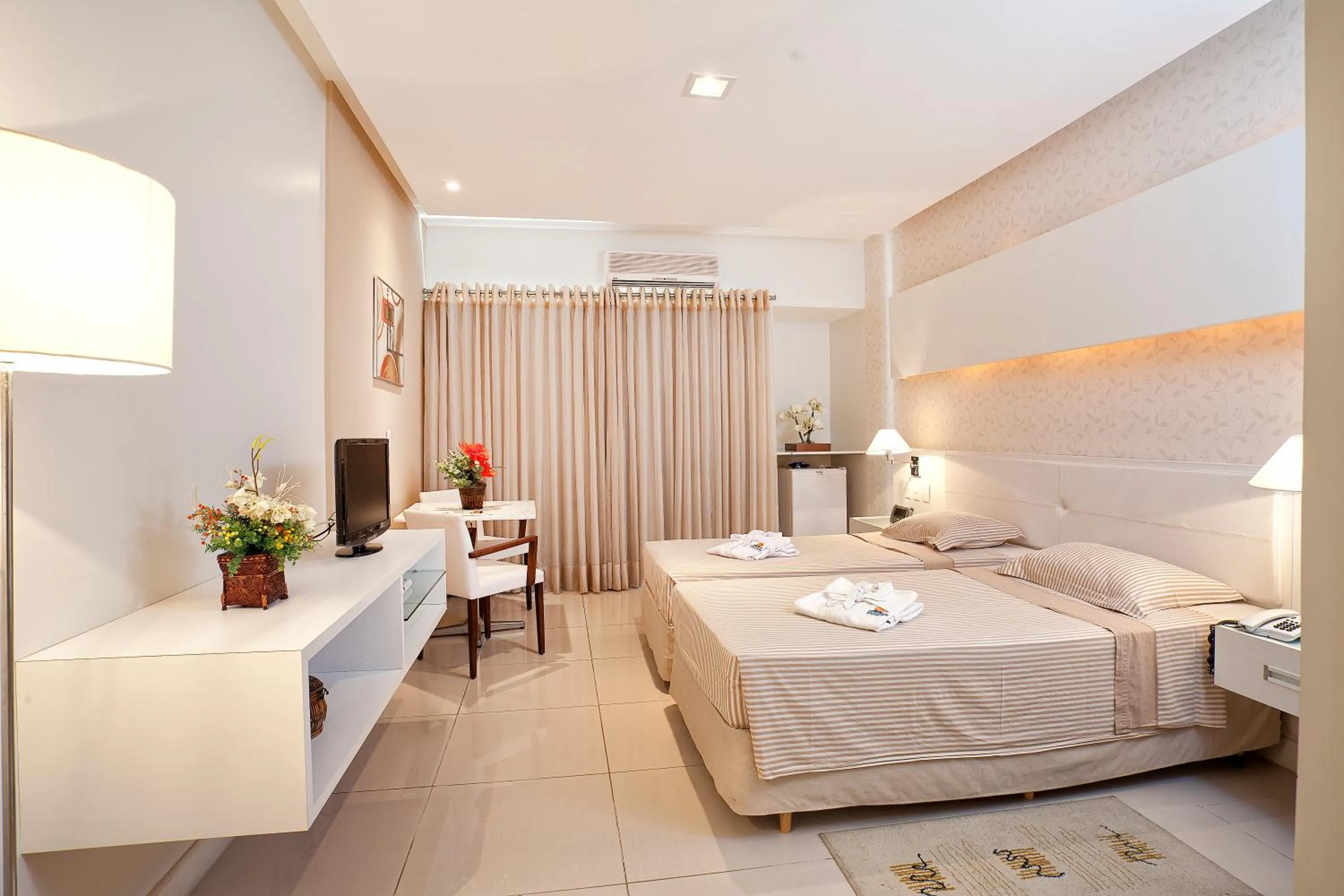 Photo of the whole room, Bed in Bahiamar Hotel