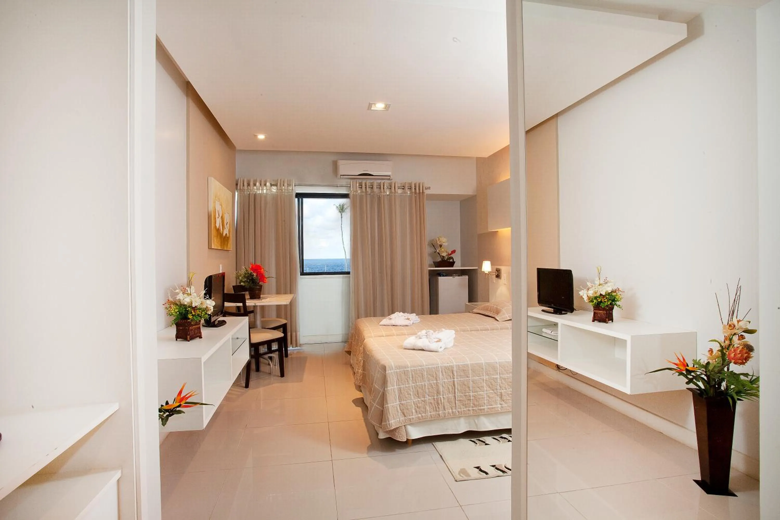 Photo of the whole room, Bed in Bahiamar Hotel