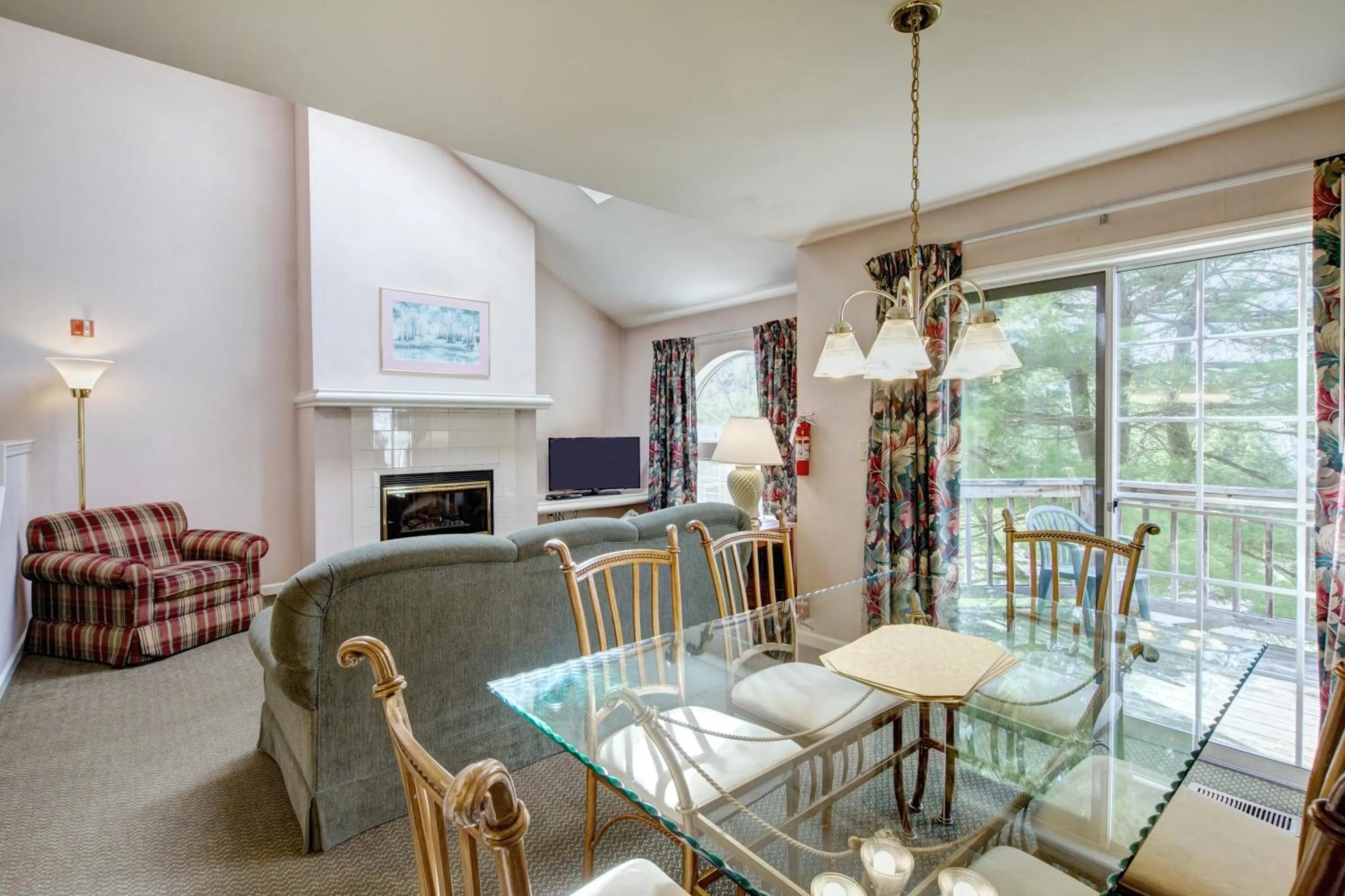 Living room in Pocono Mountain Villas by Exploria Resorts