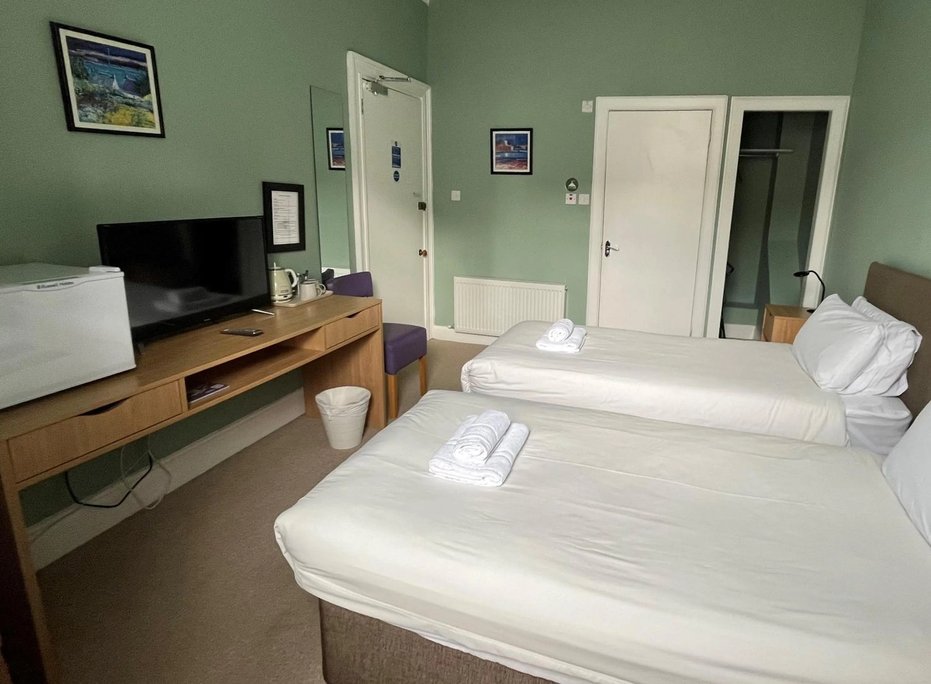 Bed in The Kelvin Hotel