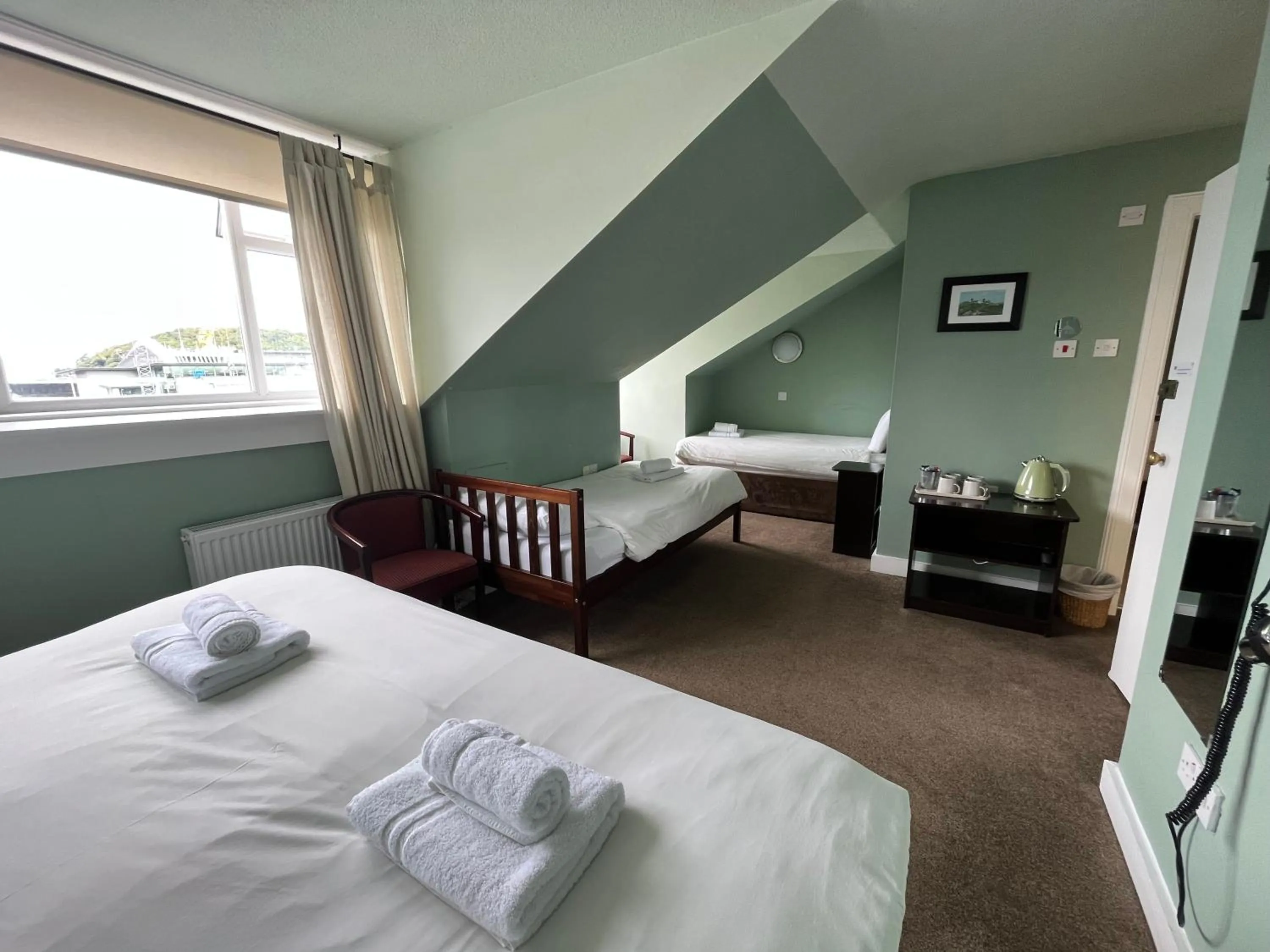 Bed in The Kelvin Hotel