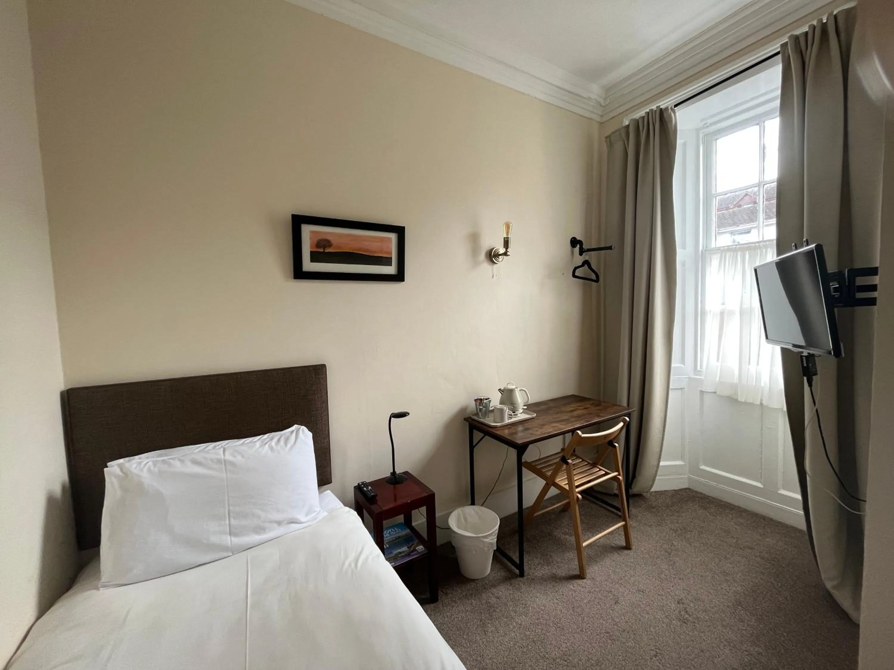 Bed in The Kelvin Hotel