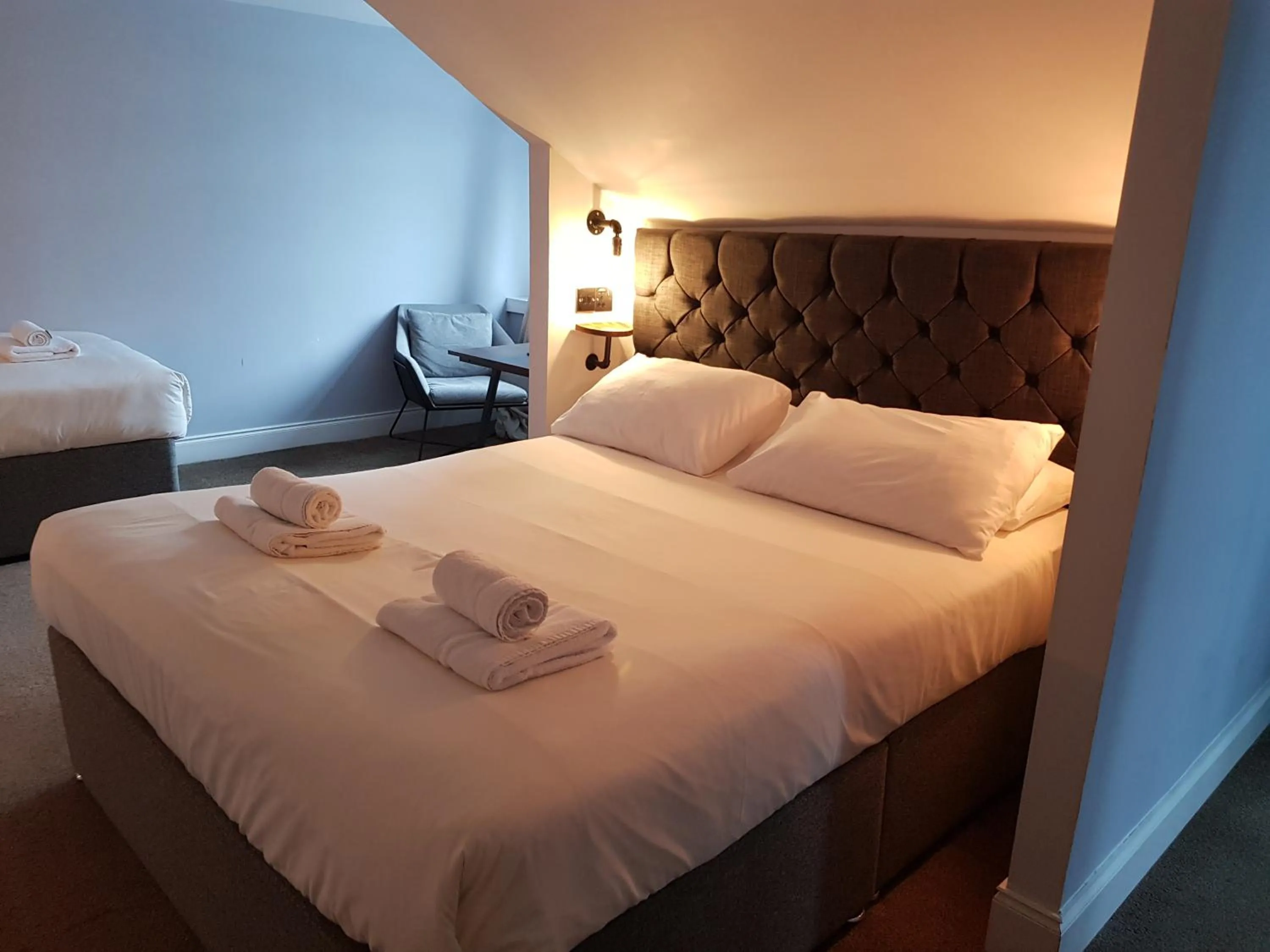 Bedroom in The Kelvin Hotel