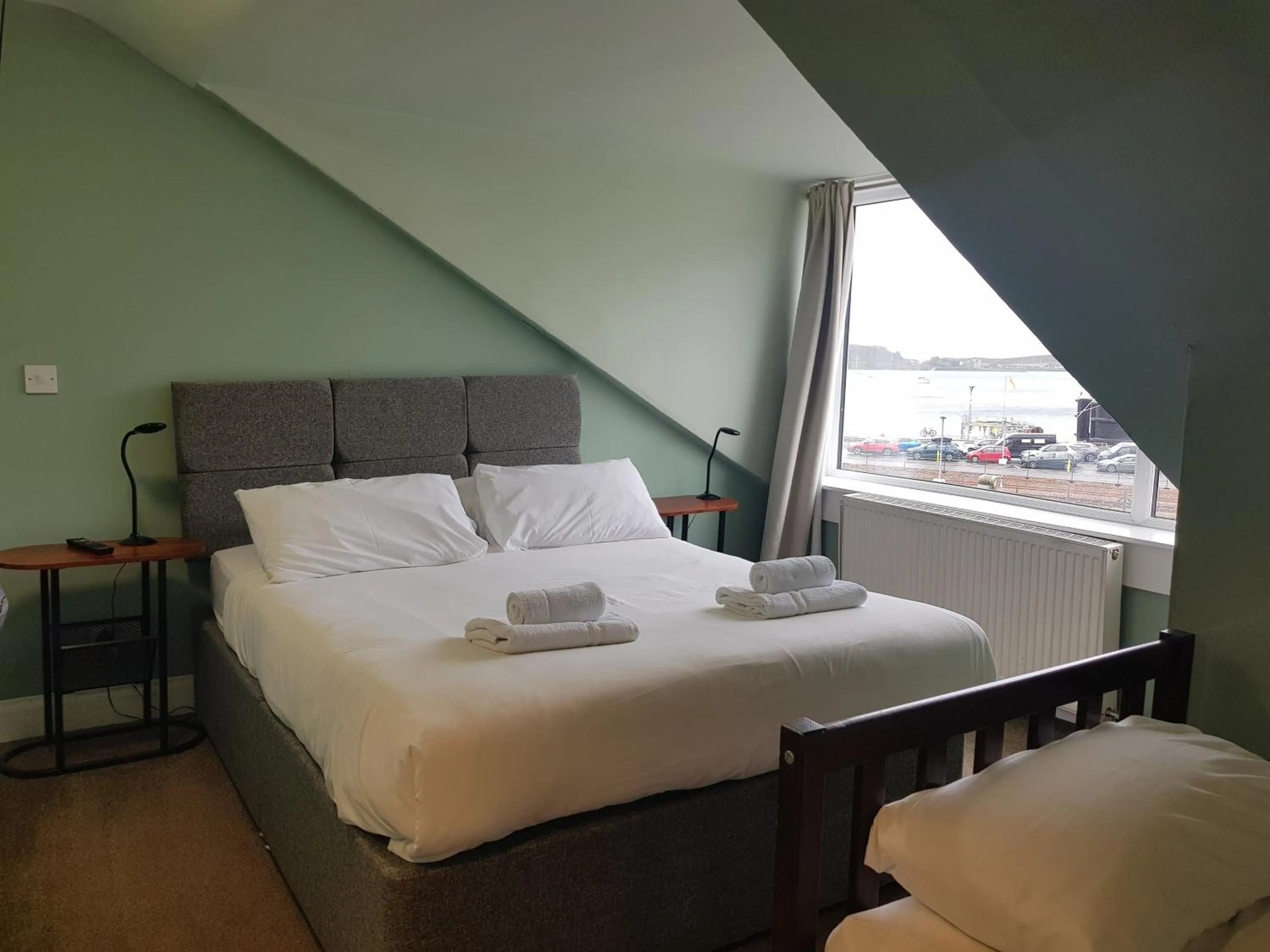 Bed in The Kelvin Hotel