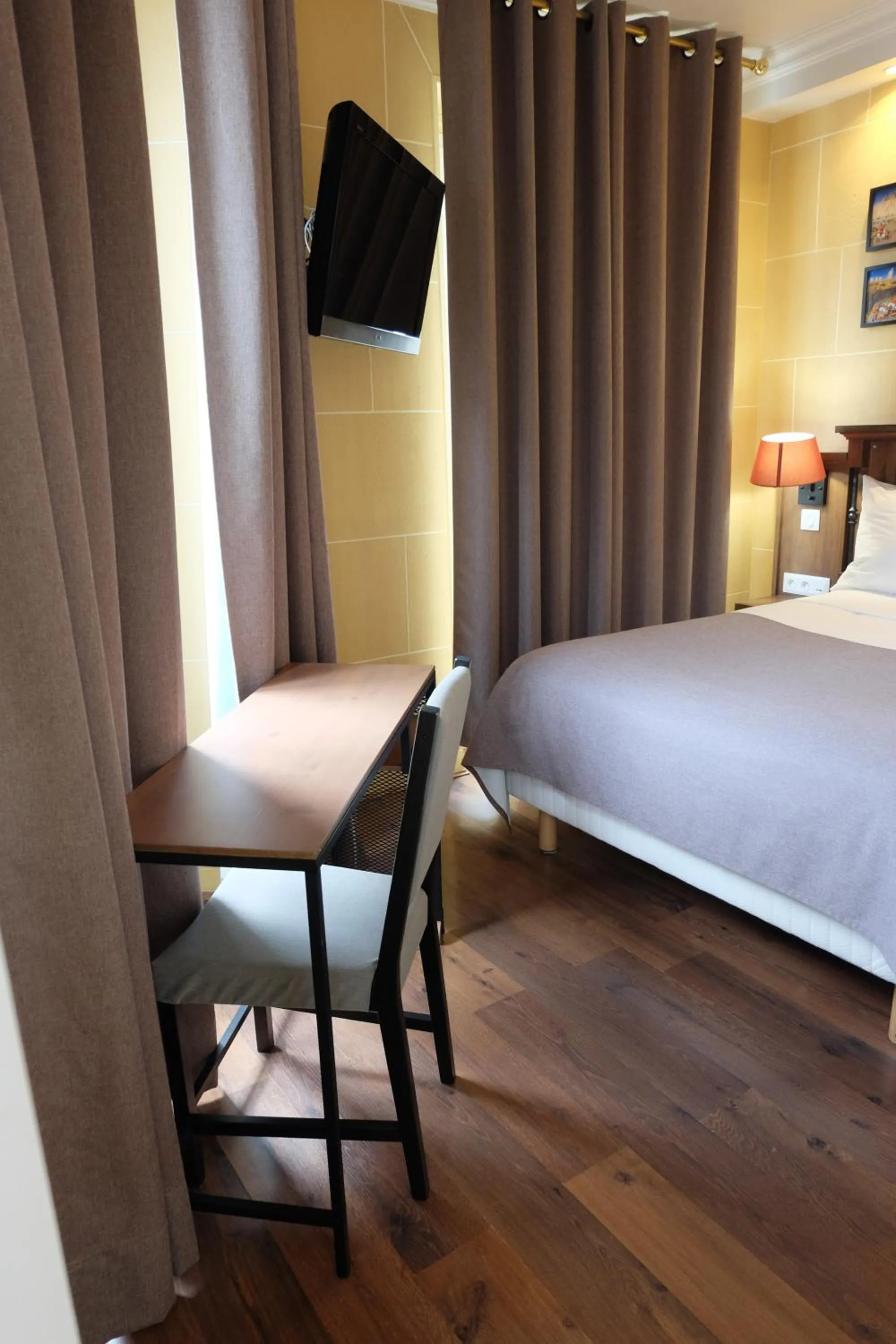 Bed in Hôtel du Château